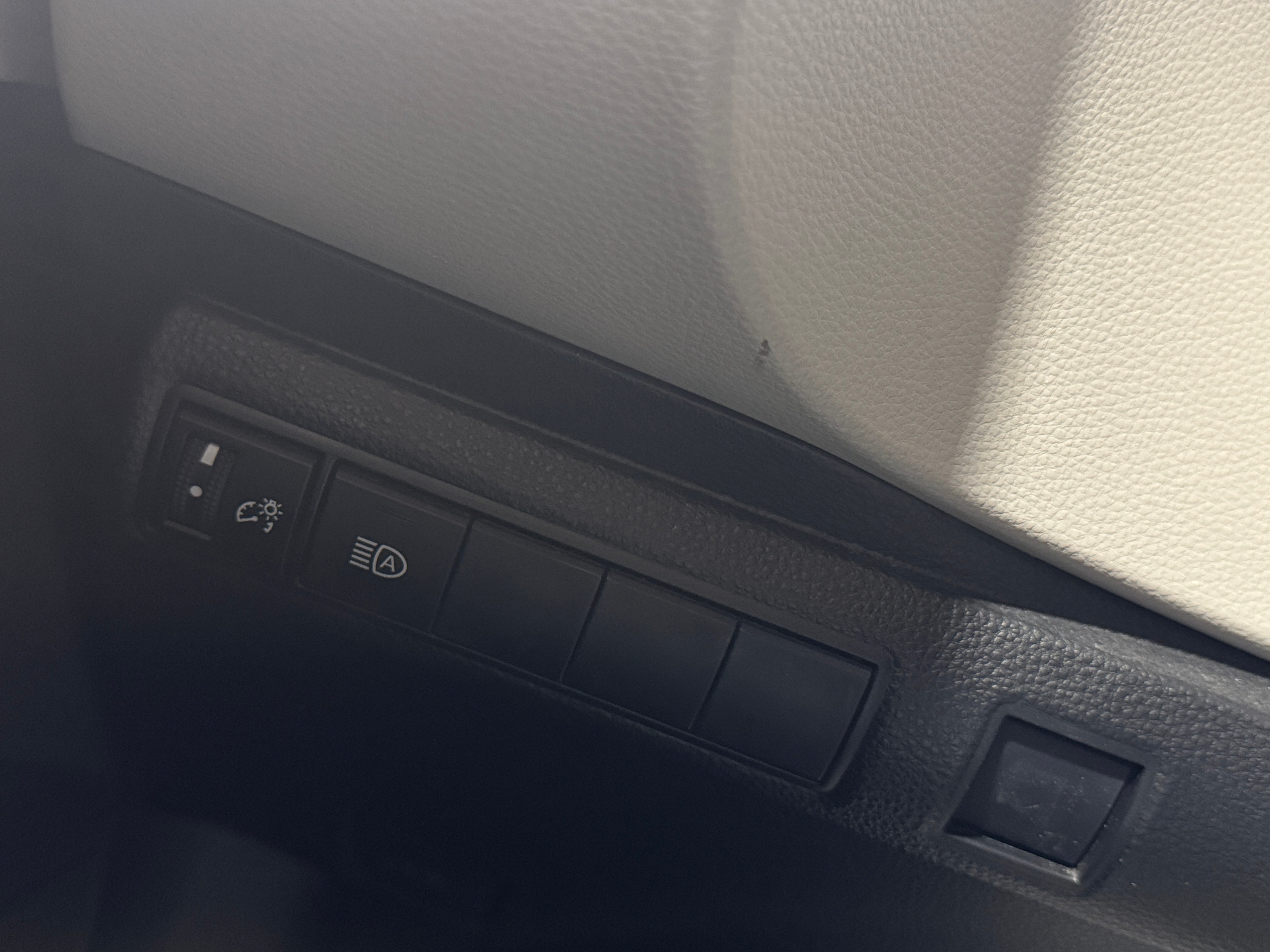 2022 Toyota Corolla LE - Photo 2