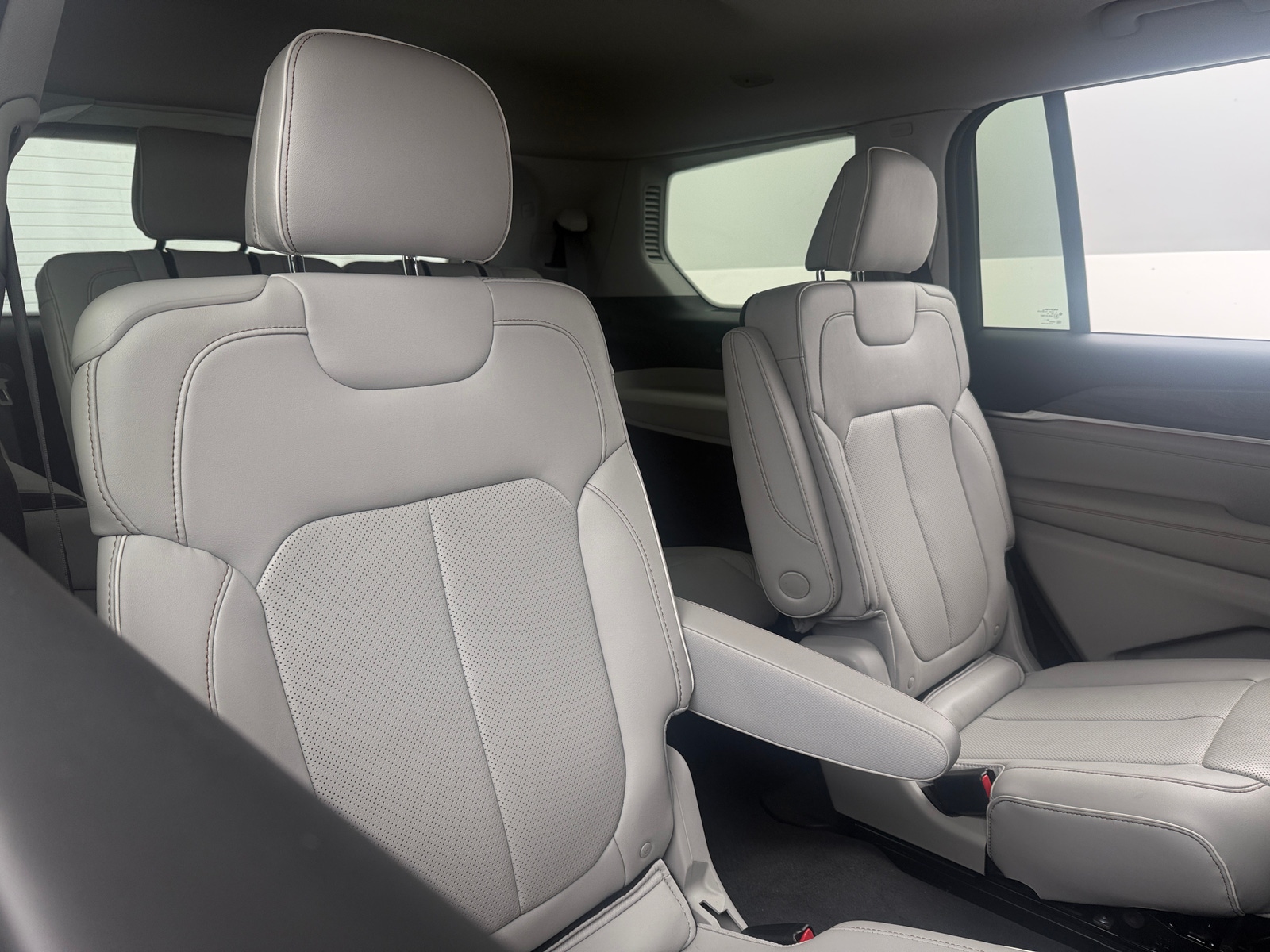 Thumbnail: 2023 Jeep Grand Cherokee L - 5
