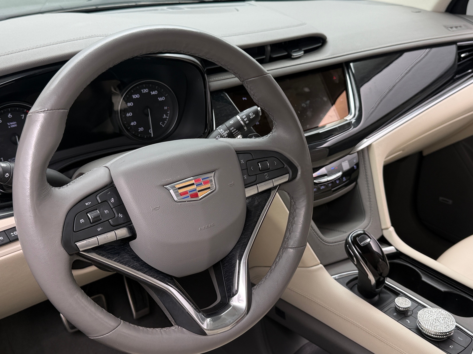 Thumbnail: 2023 Cadillac XT6 - 4