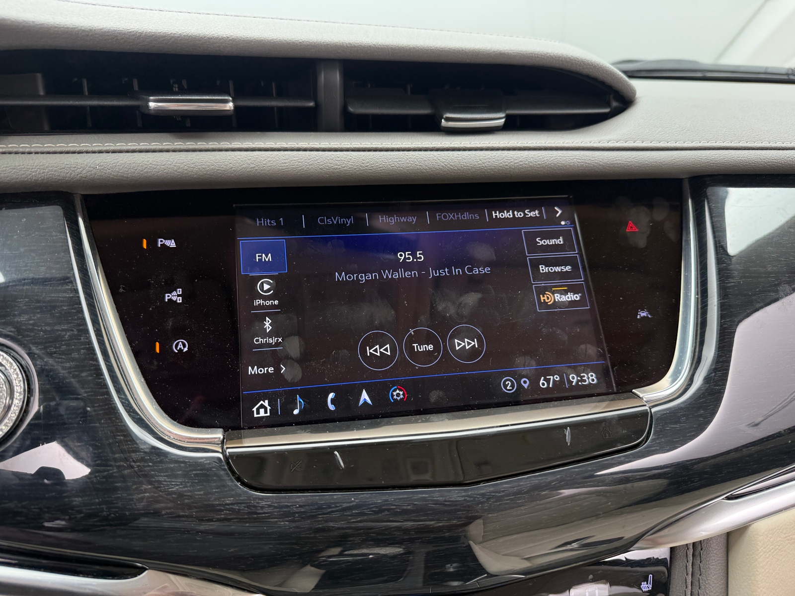 Thumbnail: 2023 Cadillac XT6 - 3