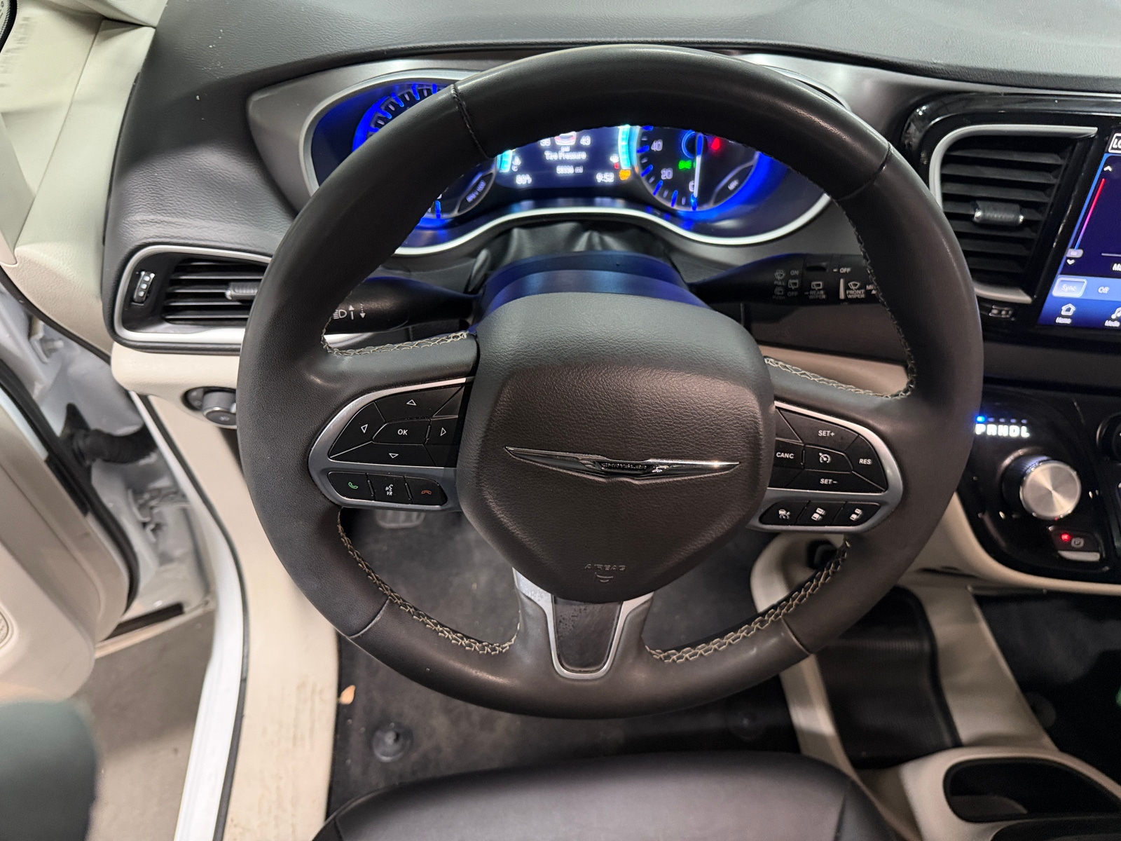 Thumbnail: 2024 Chrysler Pacifica - 4