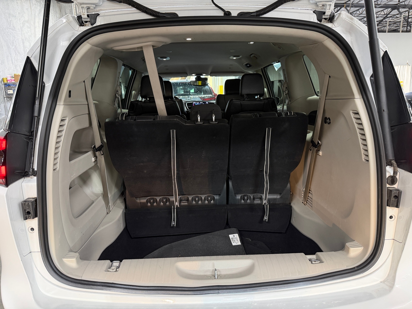 Thumbnail: 2024 Chrysler Pacifica - 6