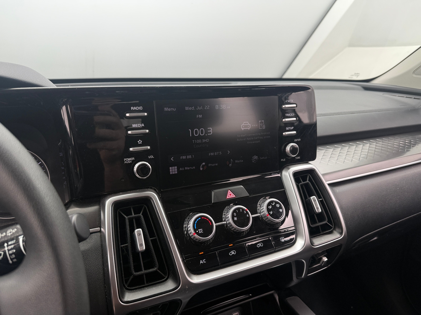 Thumbnail: 2022 Kia Sorento - 4