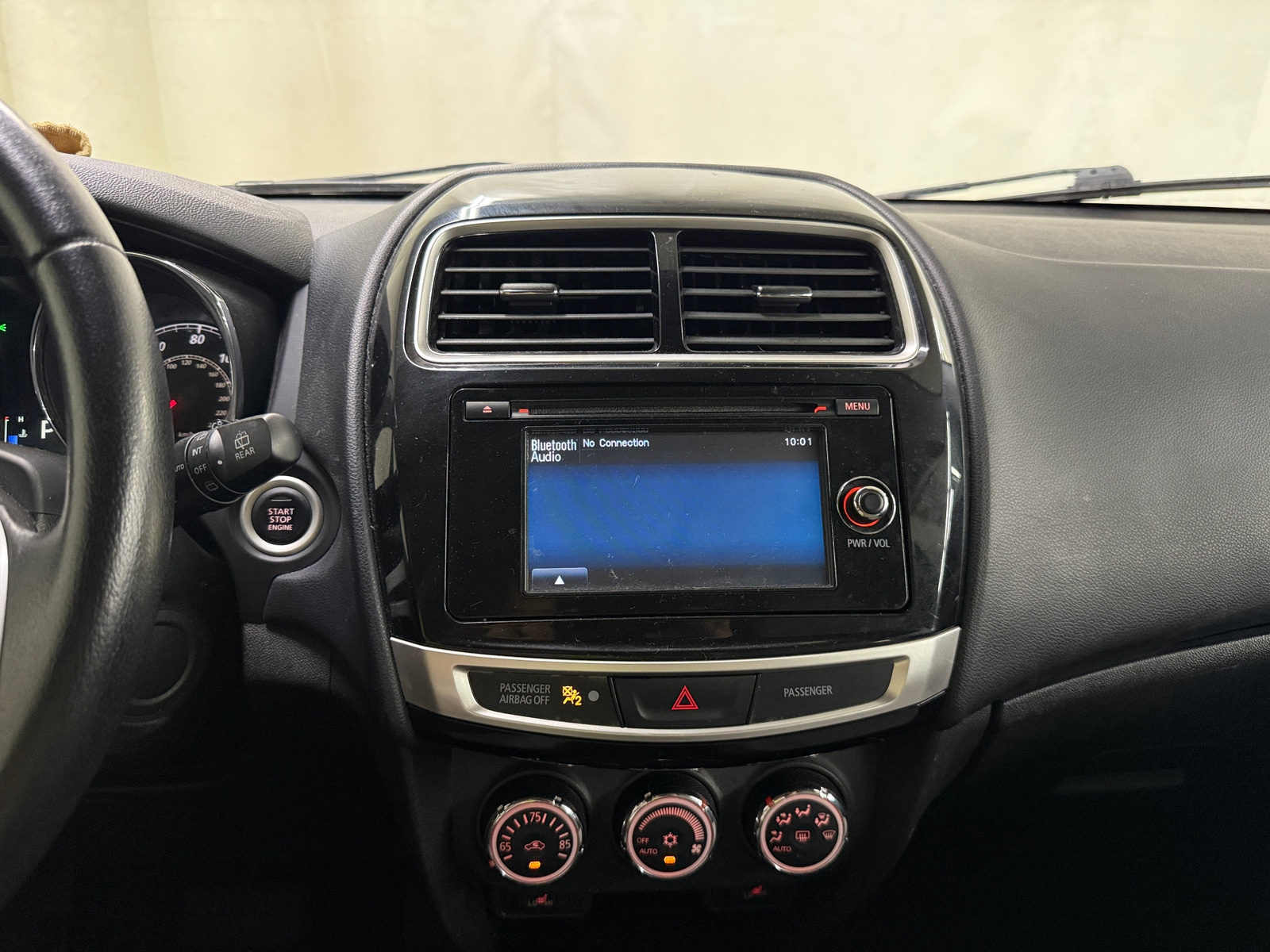 Thumbnail: 2015 Mitsubishi Outlander Sport - 4