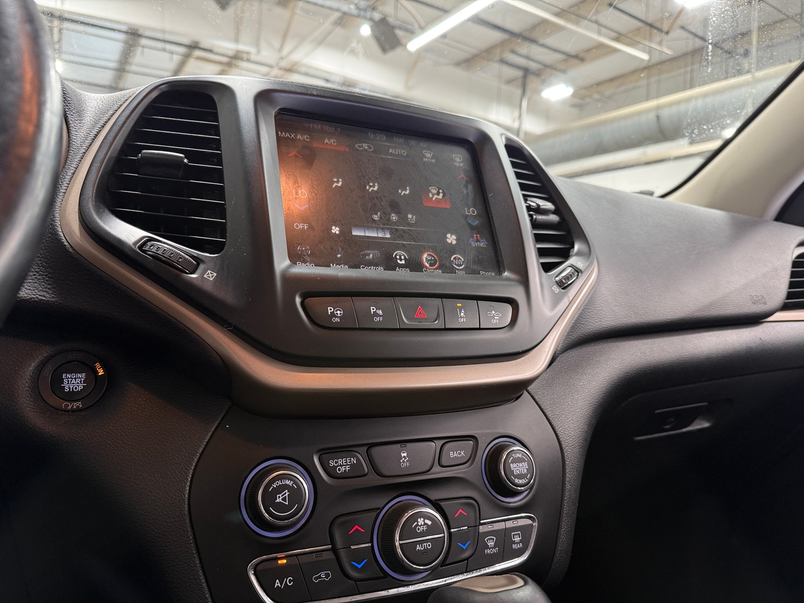 Thumbnail: 2017 Jeep Cherokee - 3