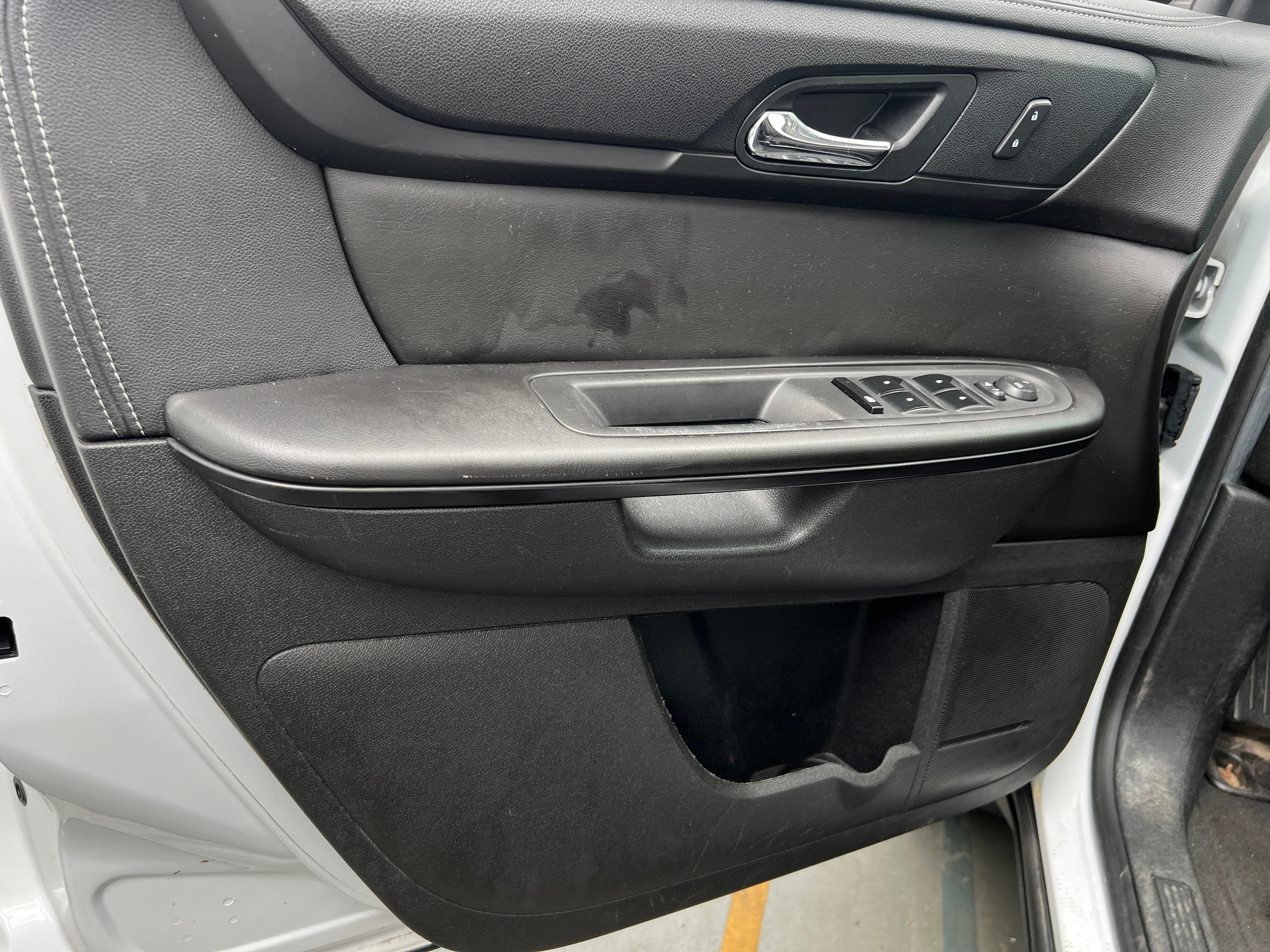 Used 2017 Chevrolet Traverse 1LT with VIN 1GNKVGKD2HJ197592 for sale in Pewaukee, WI