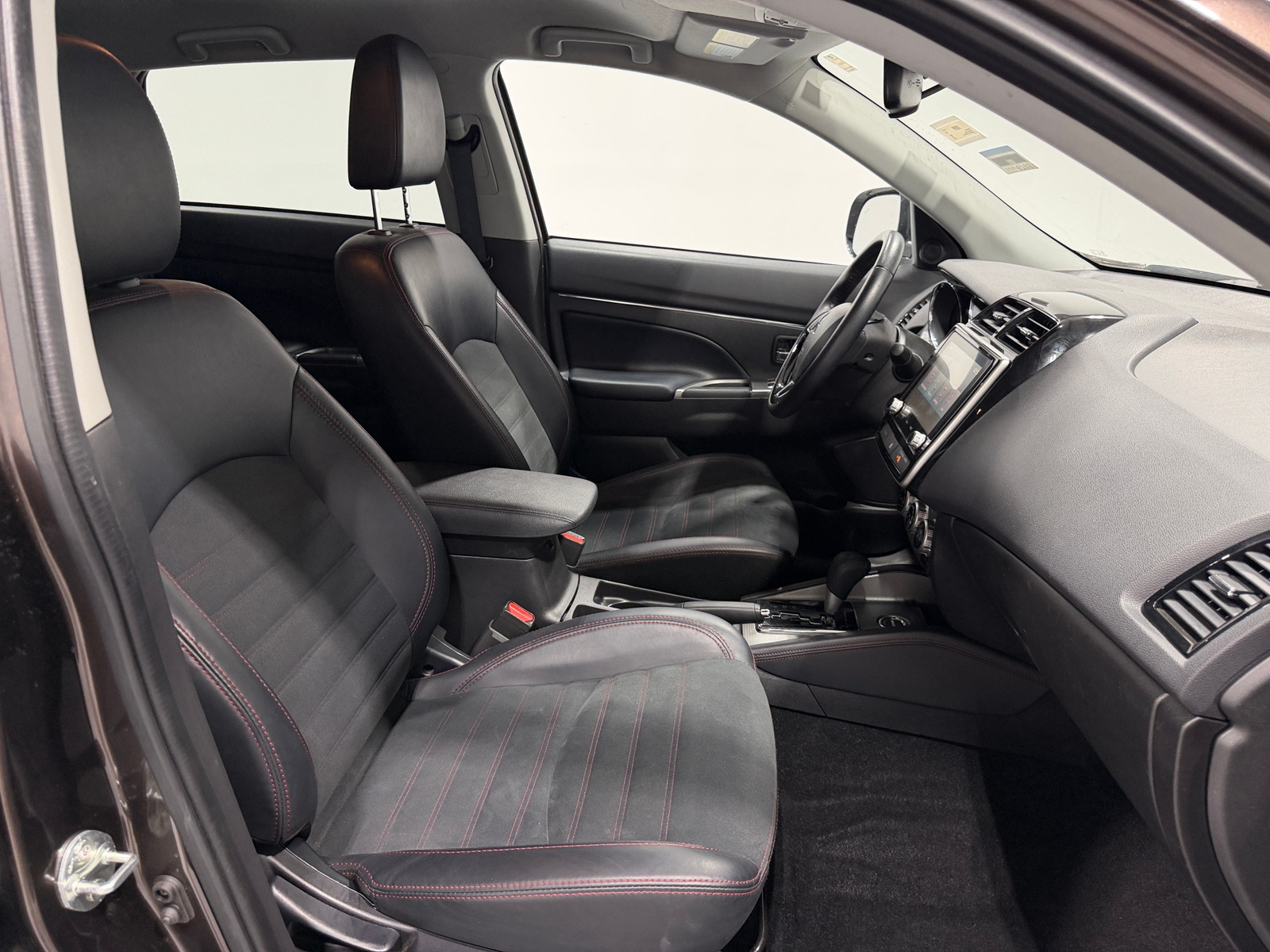 Thumbnail: 2024 Mitsubishi Outlander Sport - 2