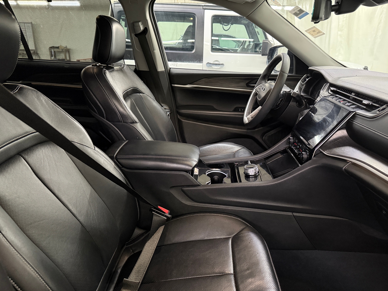 Thumbnail: 2023 Jeep Grand Cherokee L - 2
