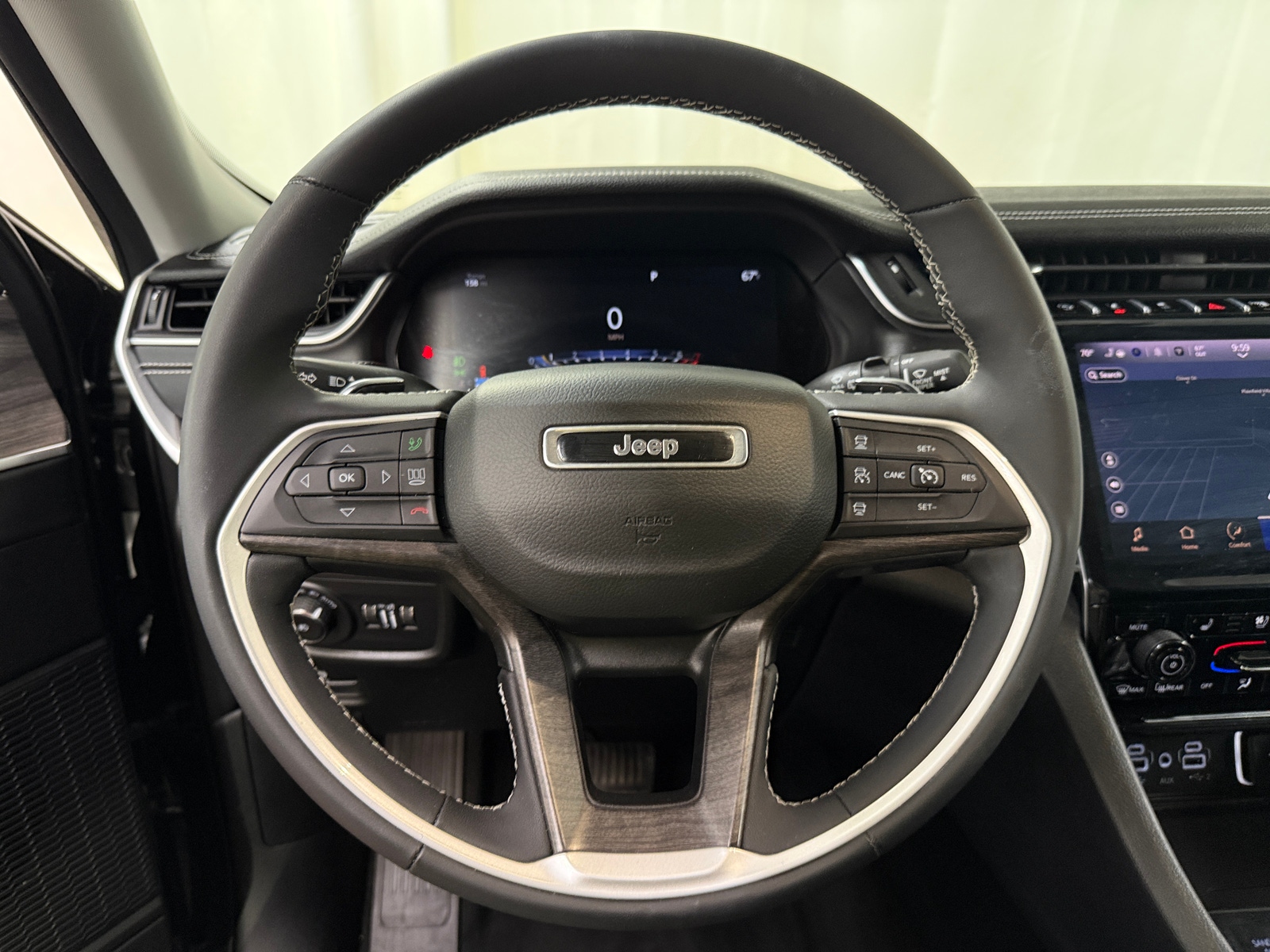 Thumbnail: 2023 Jeep Grand Cherokee L - 5
