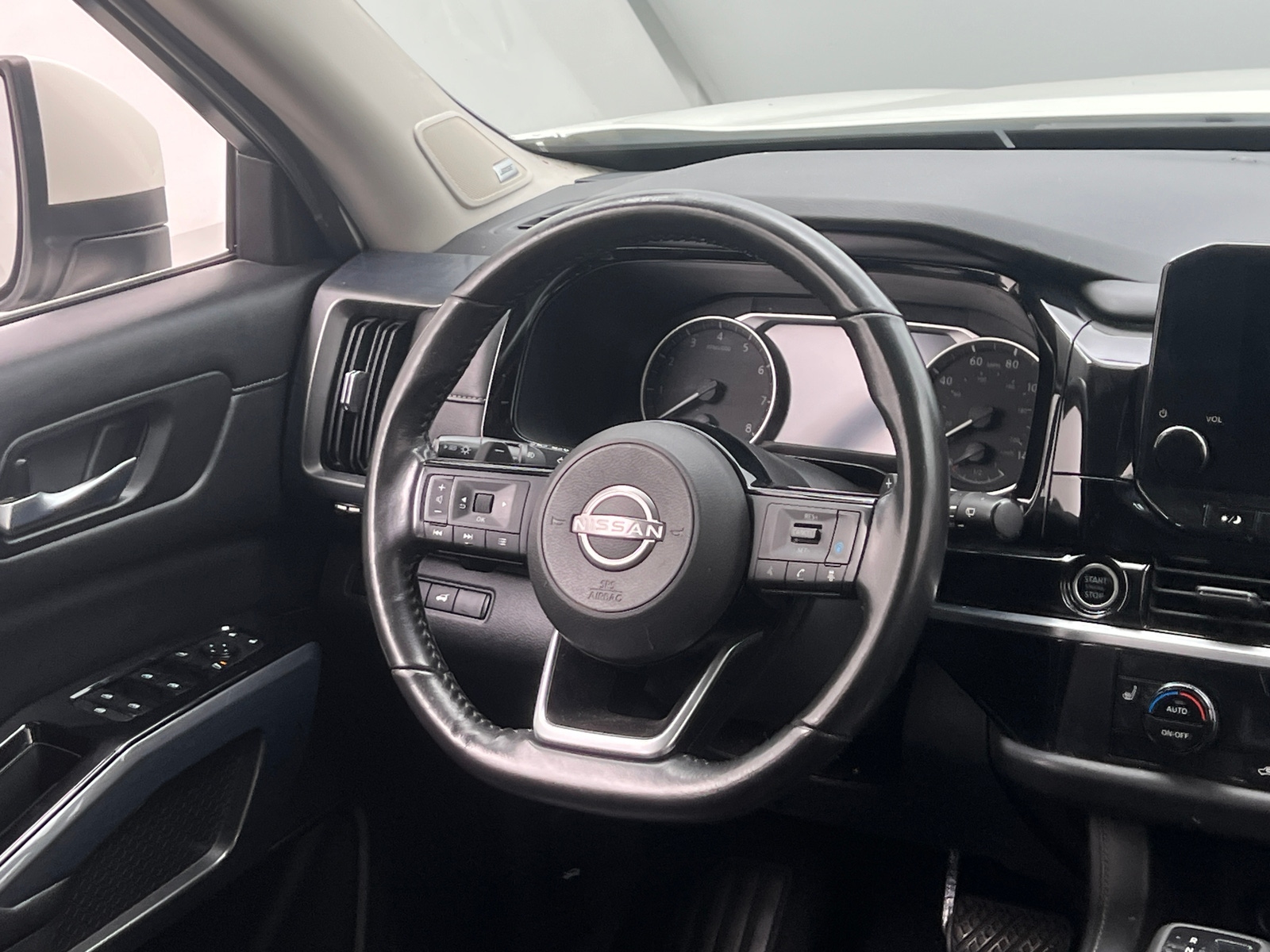 Thumbnail: 2022 Nissan Pathfinder - 4