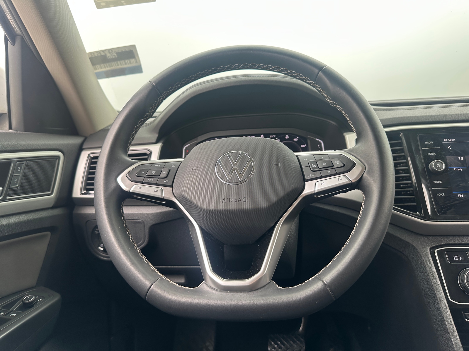 Thumbnail: 2023 Volkswagen Atlas - 4