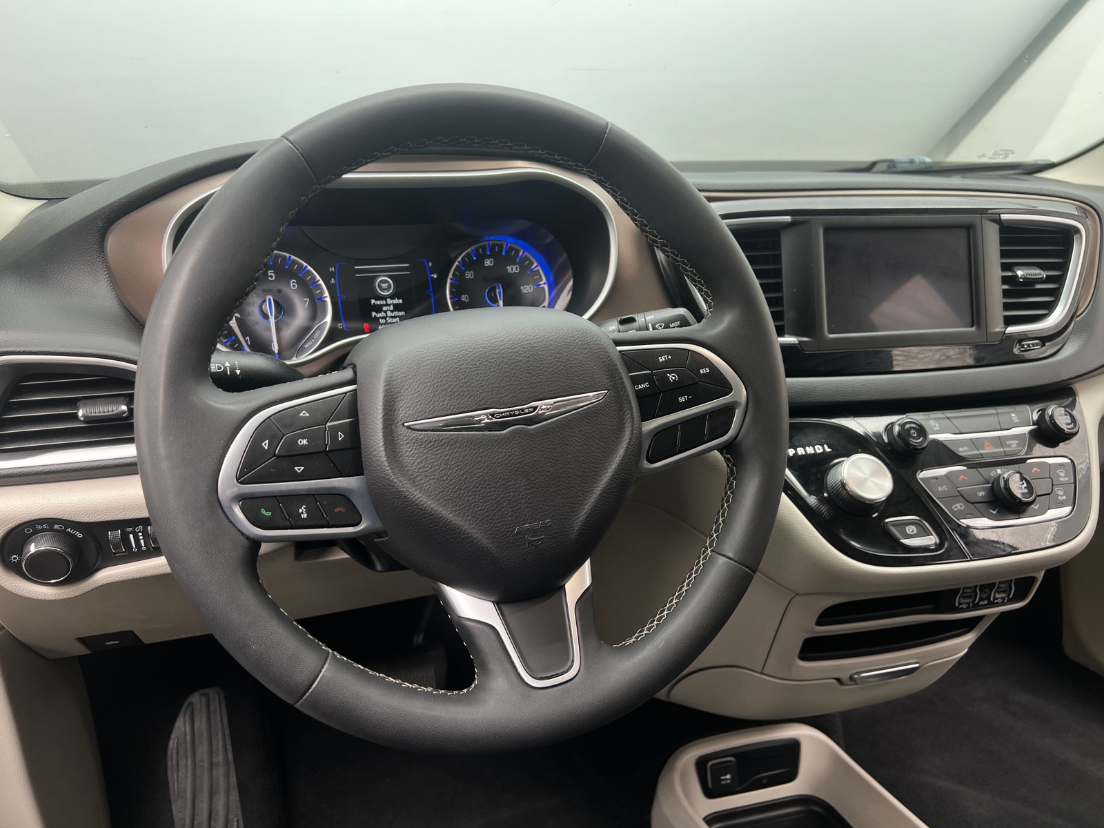 Thumbnail: 2023 Chrysler Voyager - 5