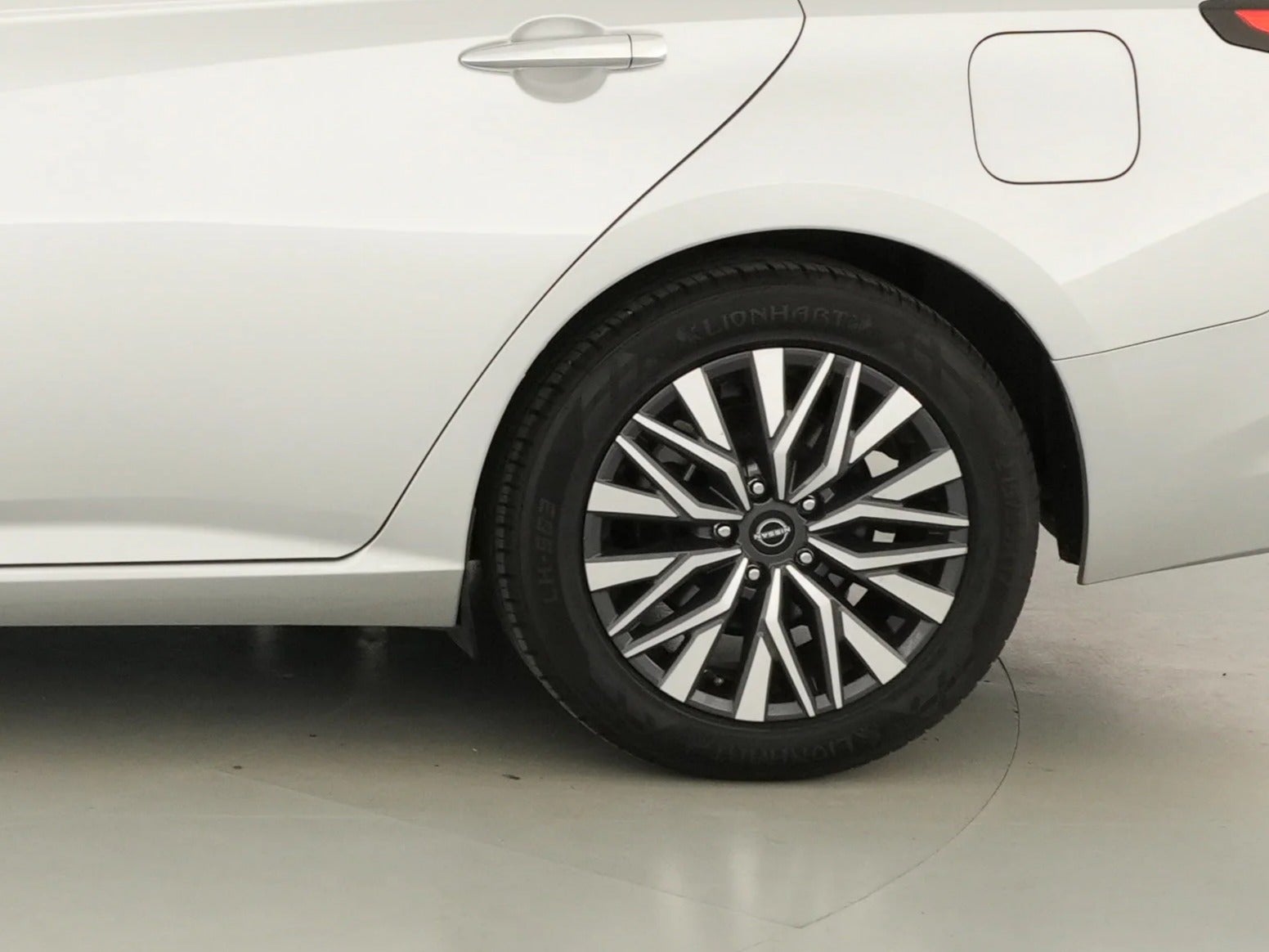 2023 Nissan Altima SV - Photo 15