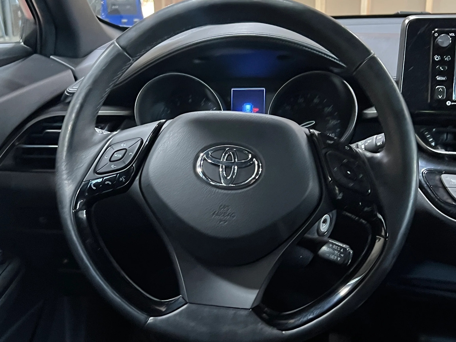 Thumbnail: 2018 Toyota C-HR - 5