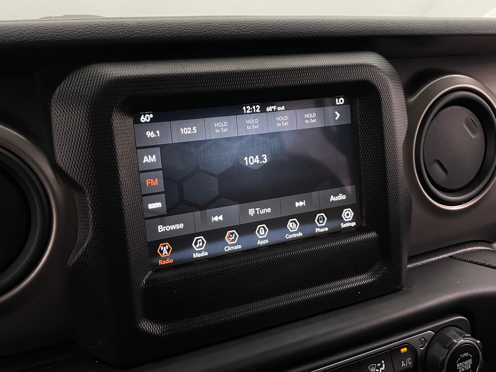 Thumbnail: 2021 Jeep Gladiator - 4