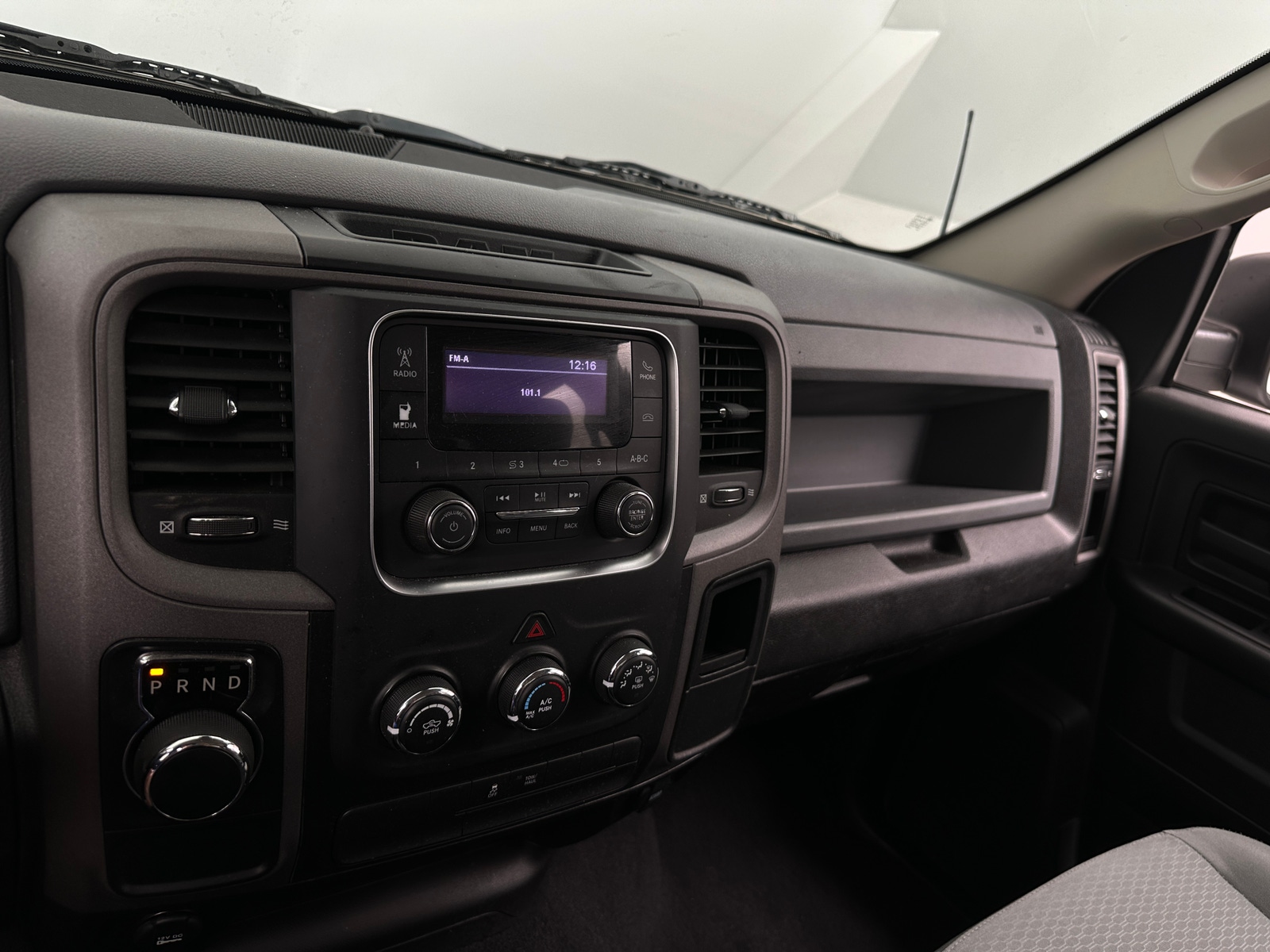 Thumbnail: 2020 RAM 1500 Classic - 4