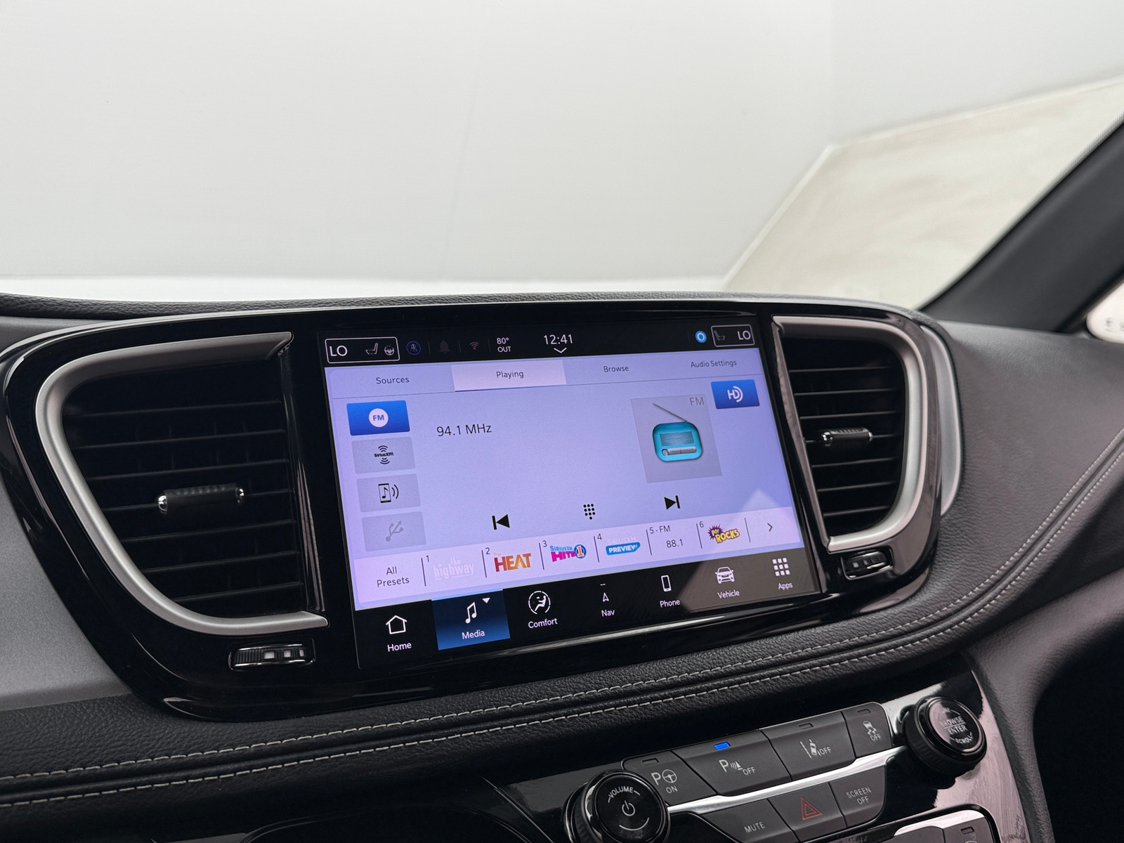 Thumbnail: 2024 Chrysler Pacifica - 3