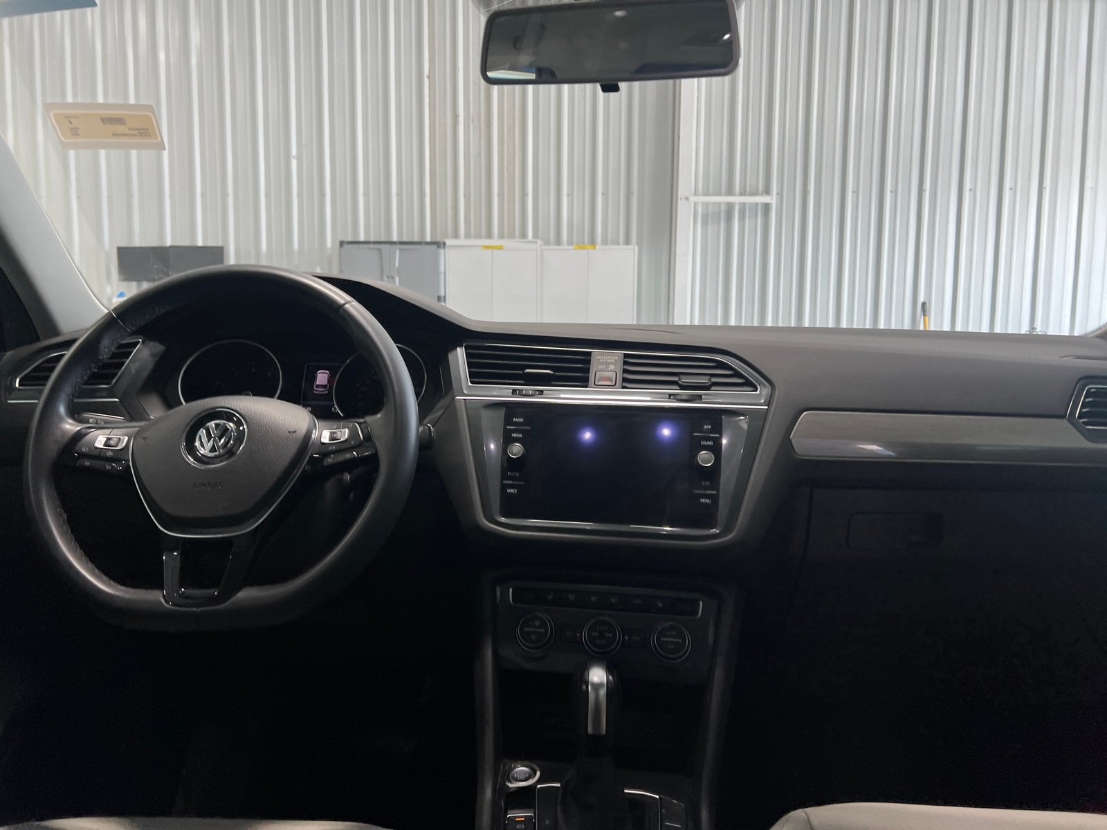 Thumbnail: 2020 Volkswagen Tiguan - 2