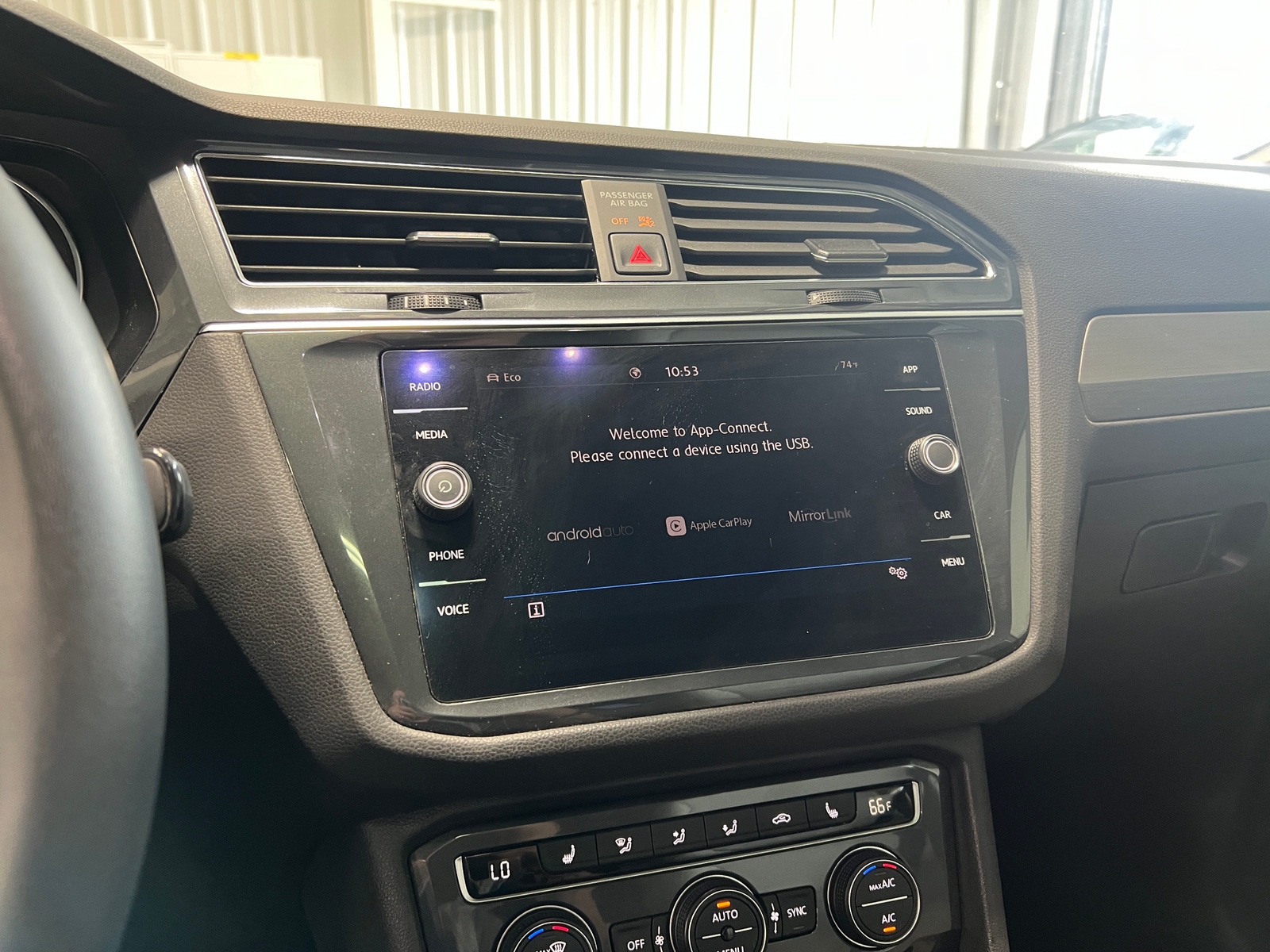 Thumbnail: 2020 Volkswagen Tiguan - 3
