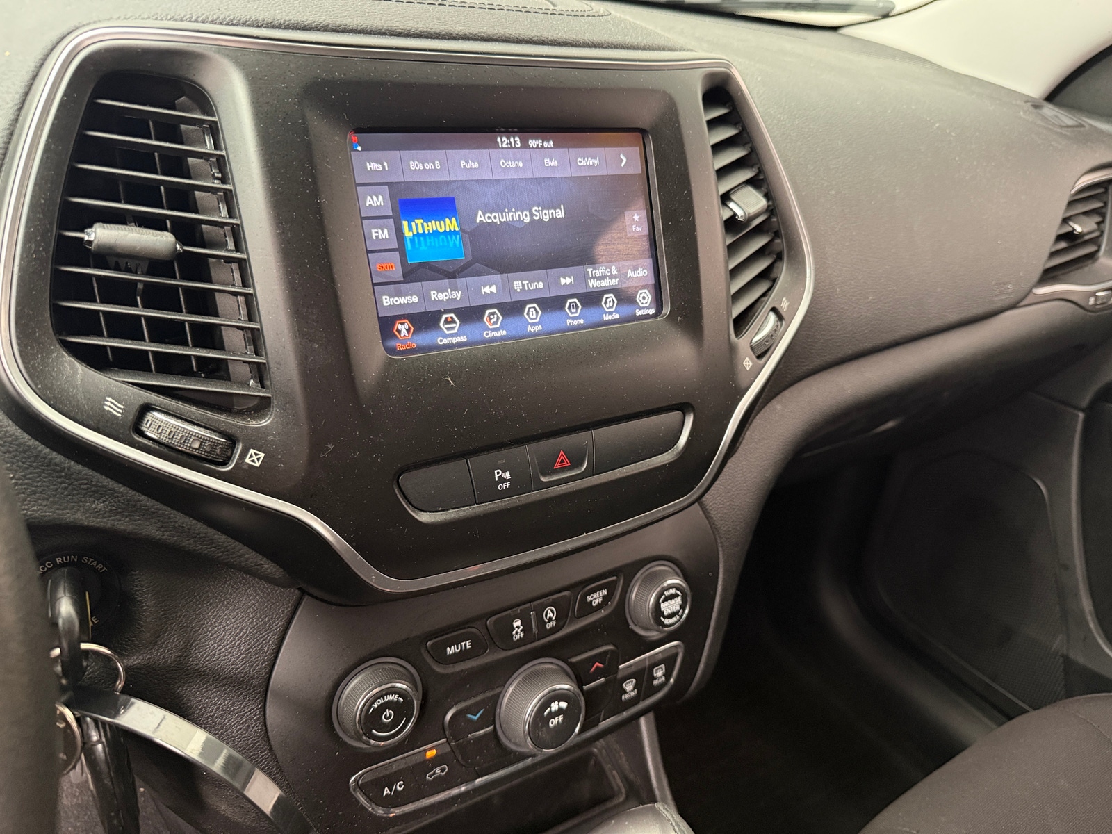 Thumbnail: 2020 Jeep Cherokee - 4