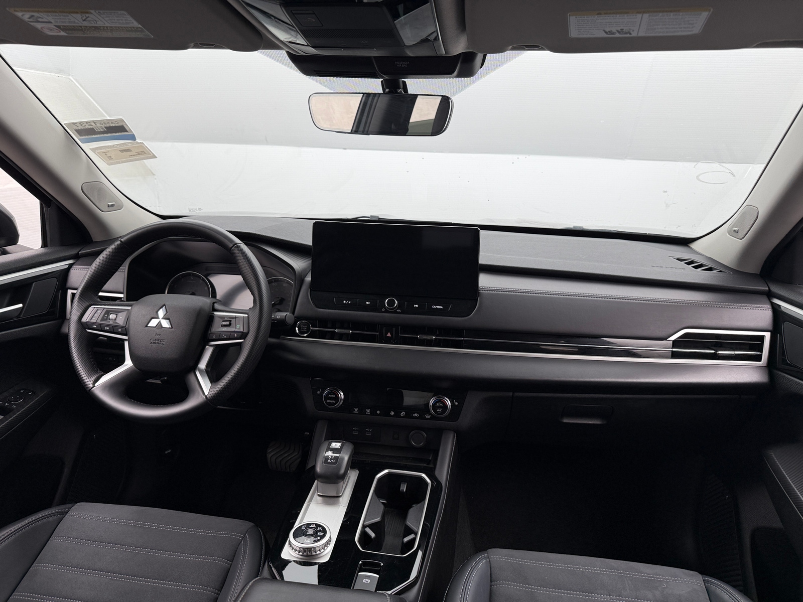 Thumbnail: 2025 Mitsubishi Outlander - 2