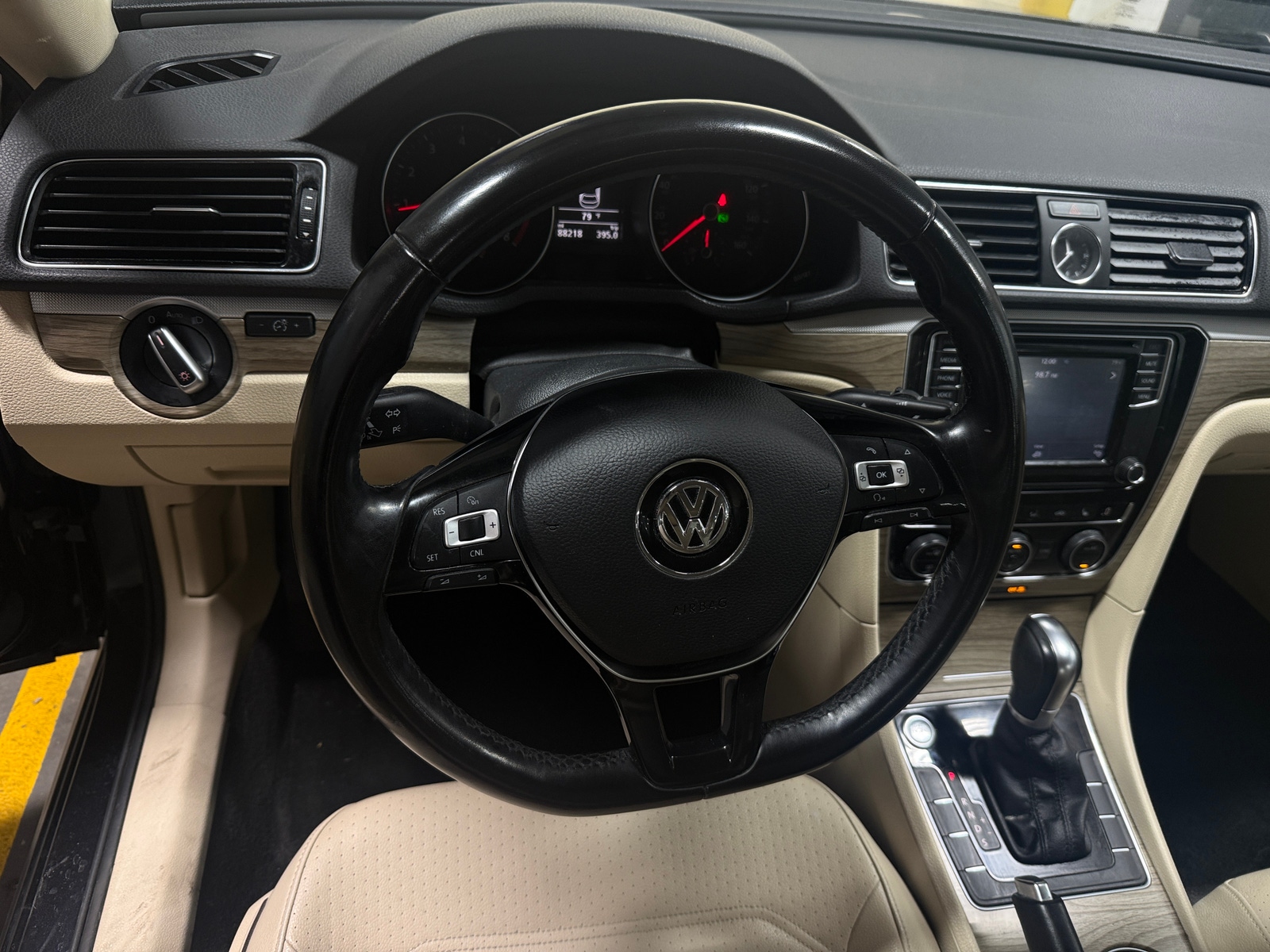 Thumbnail: 2017 Volkswagen Passat - 4