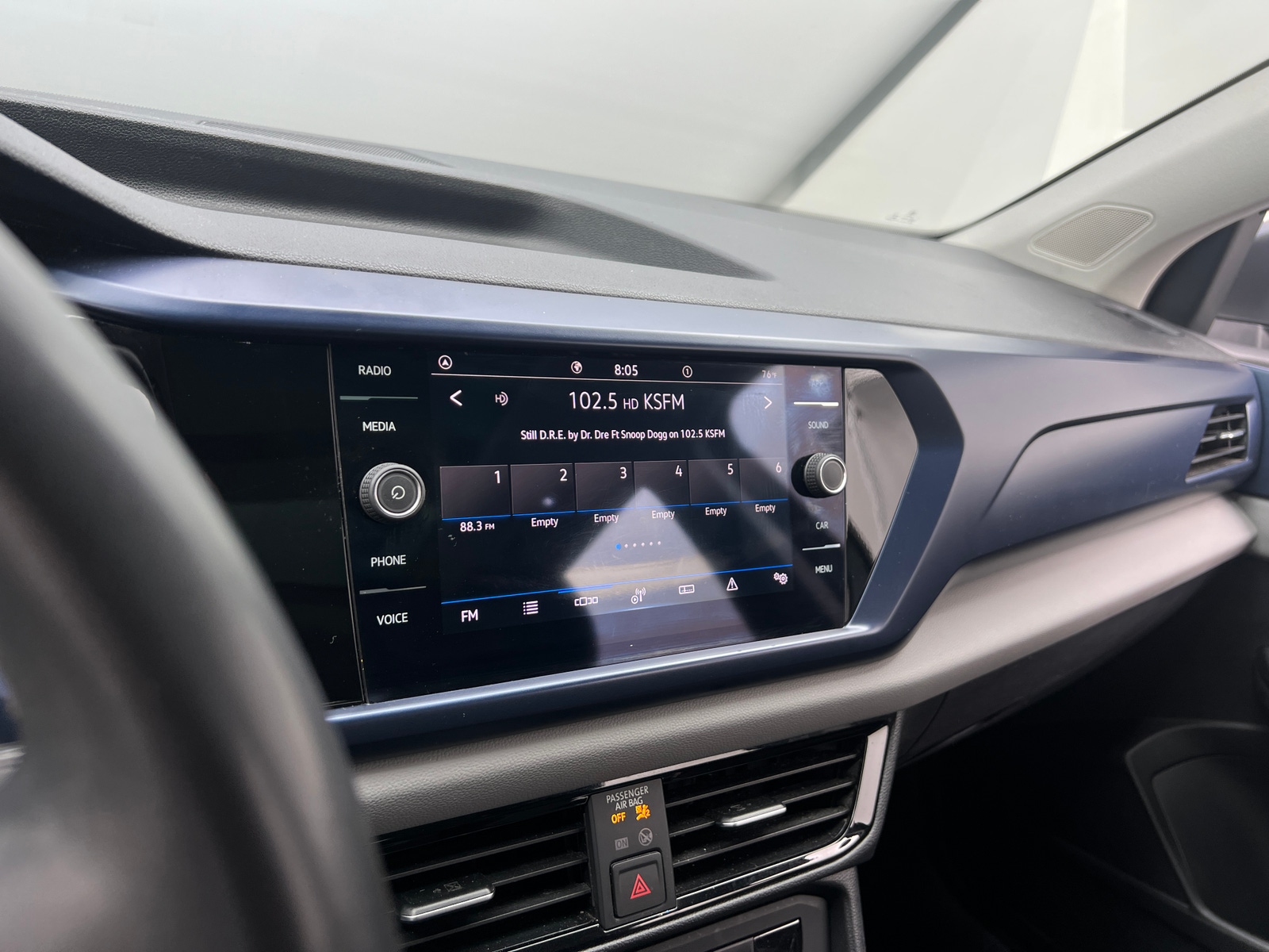 Thumbnail: 2022 Volkswagen Taos - 4