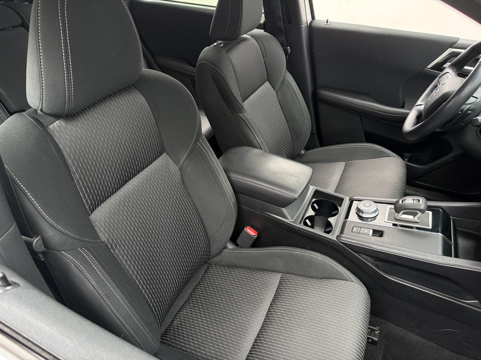 Thumbnail: 2024 Mitsubishi Outlander - 2