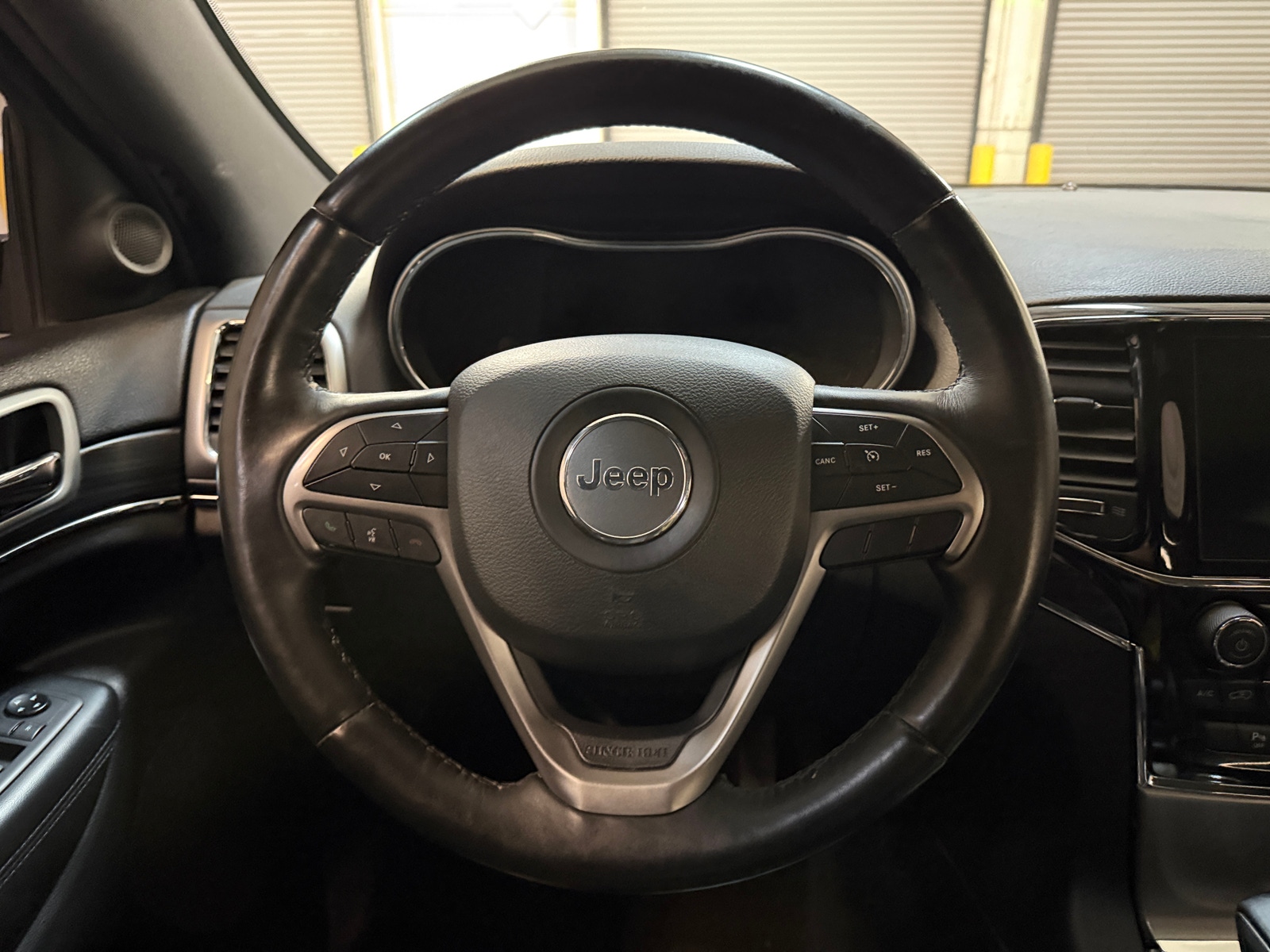 Thumbnail: 2019 Jeep Grand Cherokee - 4