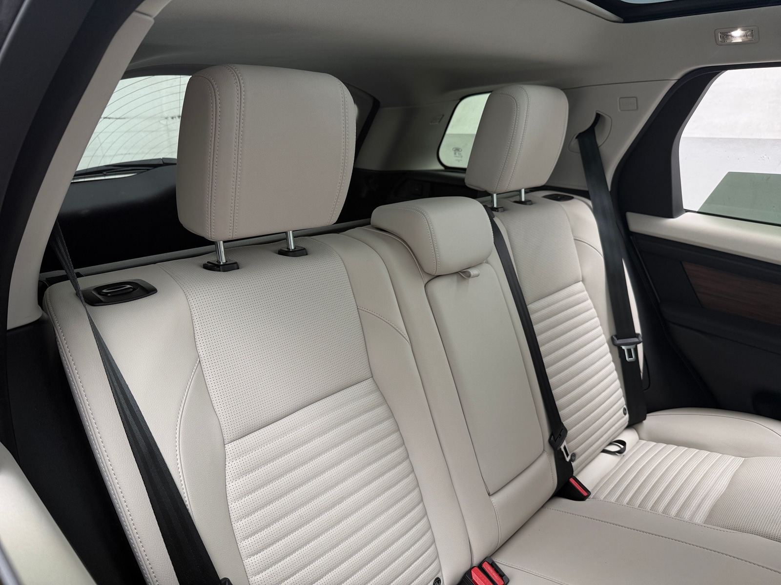 Thumbnail: 2024 Land Rover Discovery Sport - 5