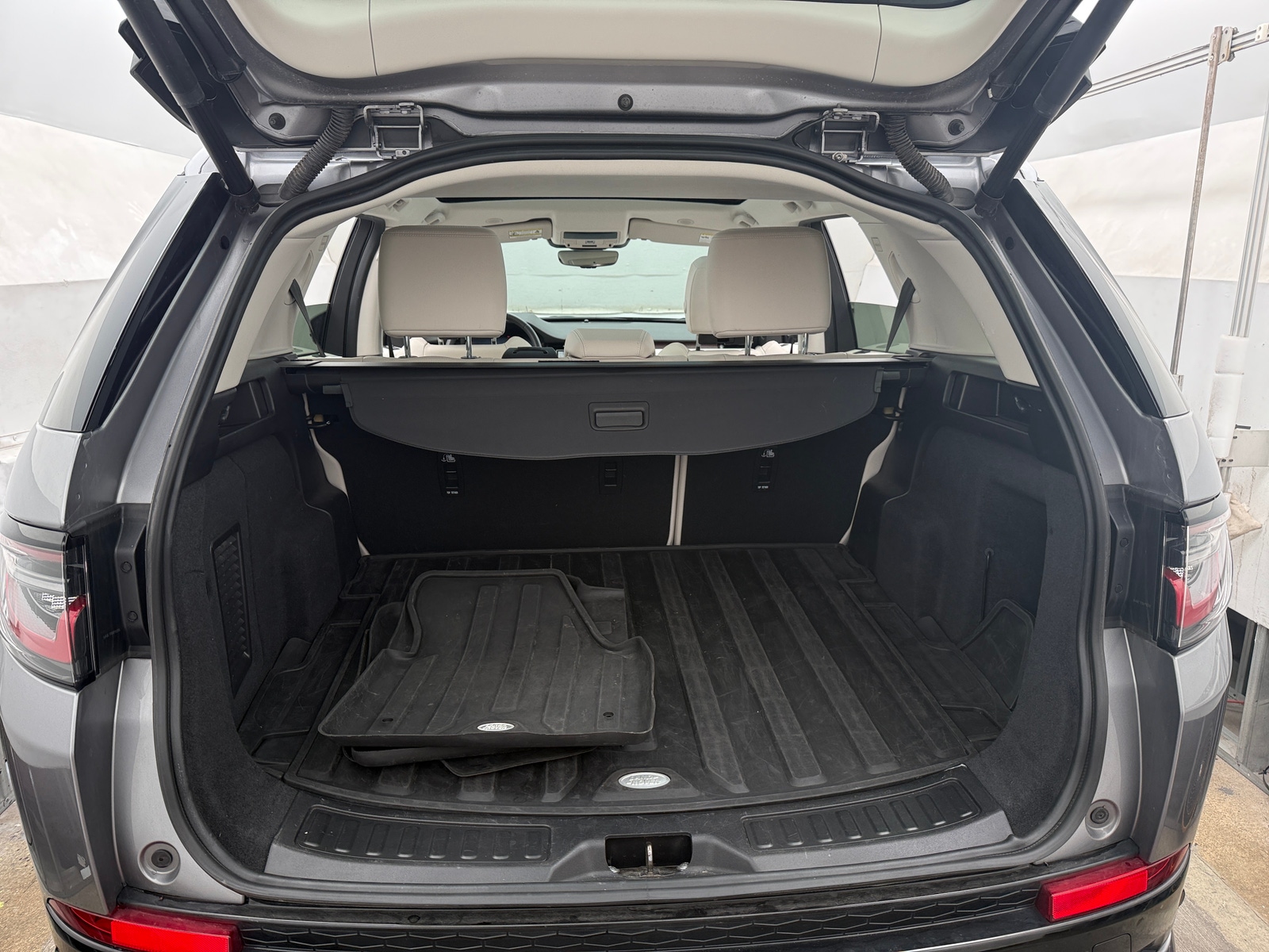 Thumbnail: 2024 Land Rover Discovery Sport - 6
