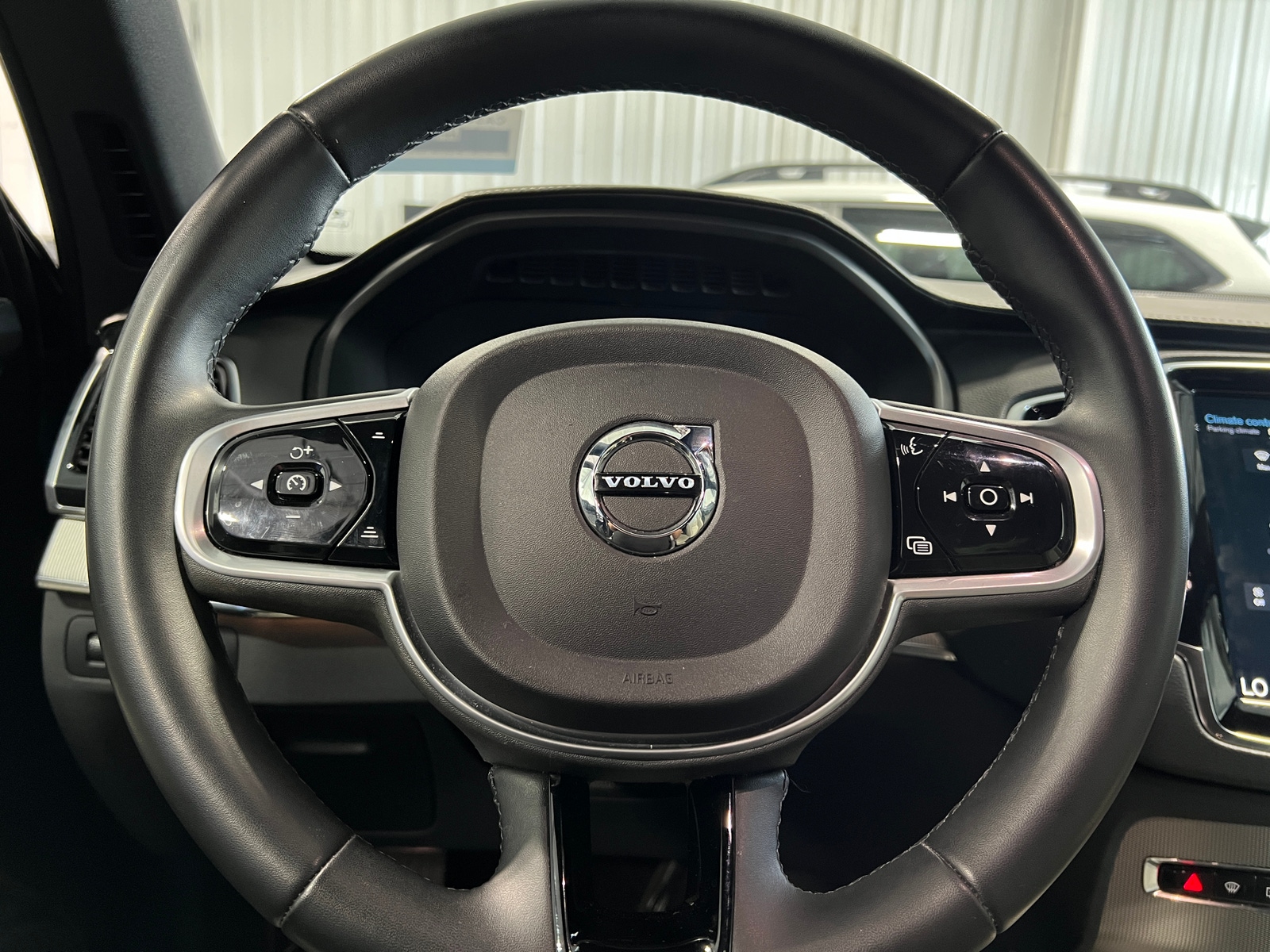 Thumbnail: 2022 Volvo XC90 - 4