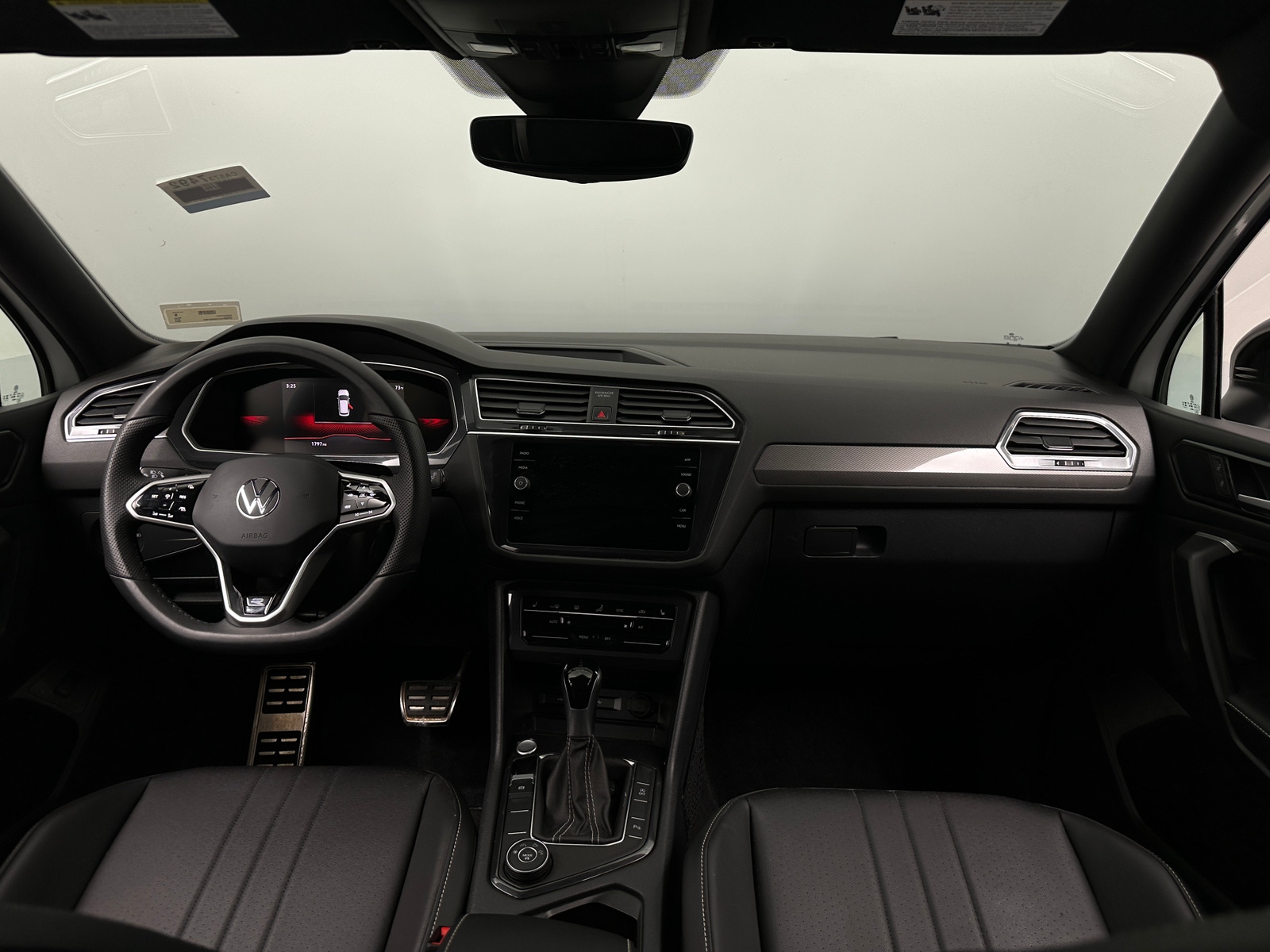 Thumbnail: 2024 Volkswagen Tiguan - 2