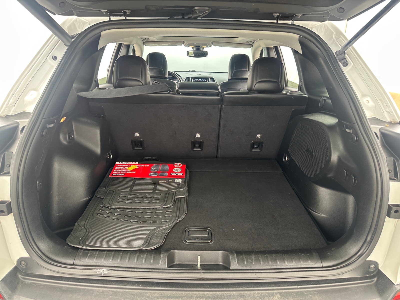 Thumbnail: 2019 Jeep Cherokee - 6