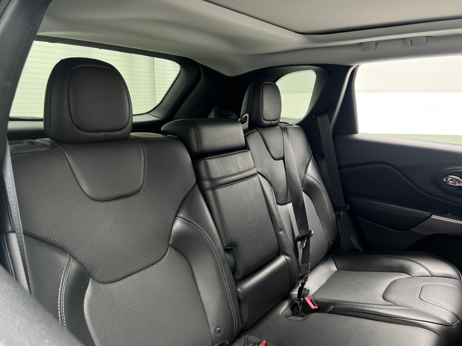Thumbnail: 2019 Jeep Cherokee - 5