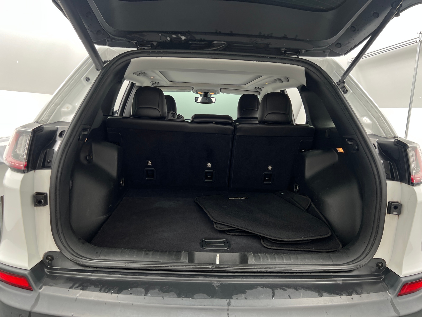 Thumbnail: 2019 Jeep Cherokee - 6