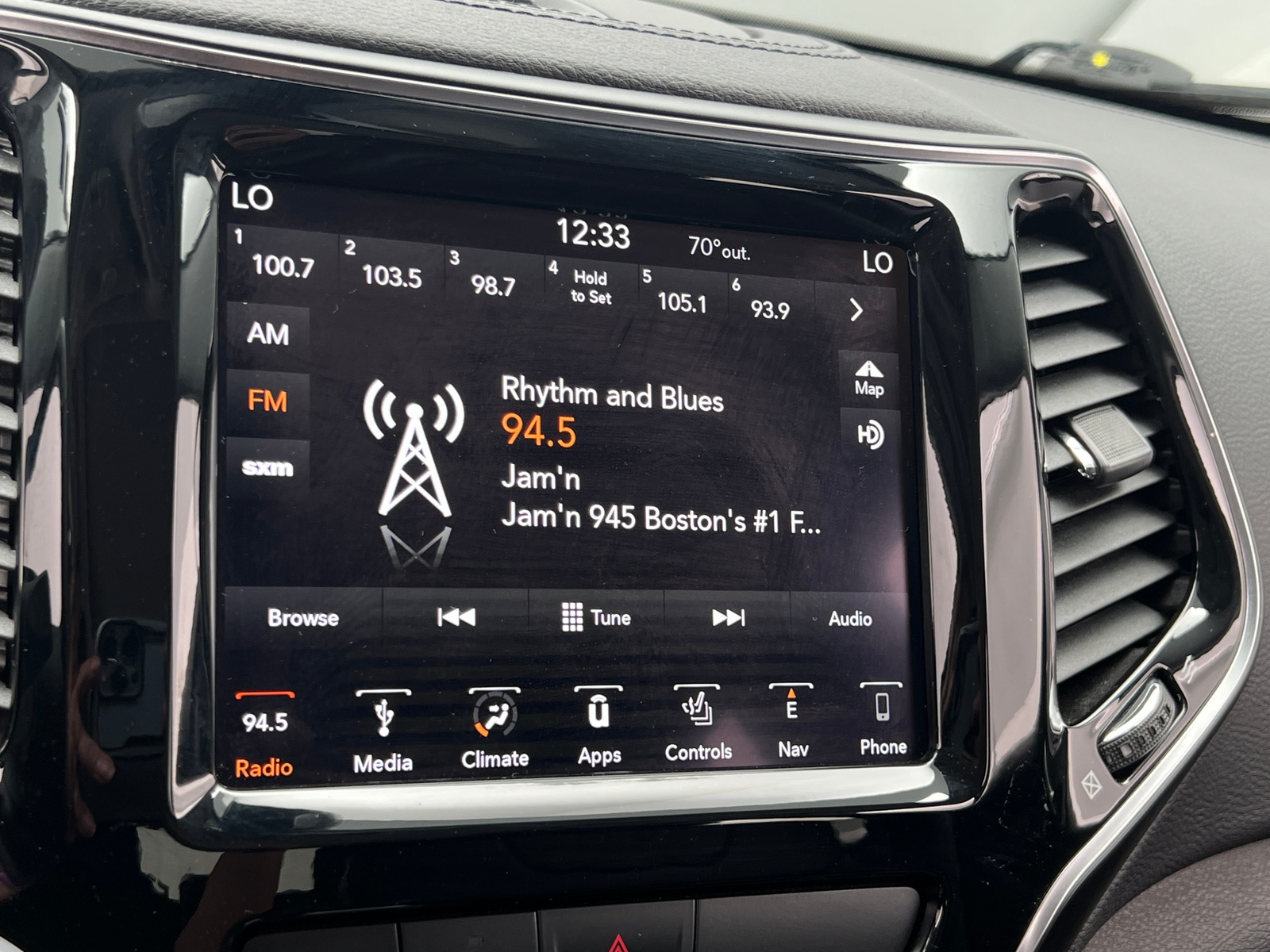 Thumbnail: 2019 Jeep Cherokee - 3