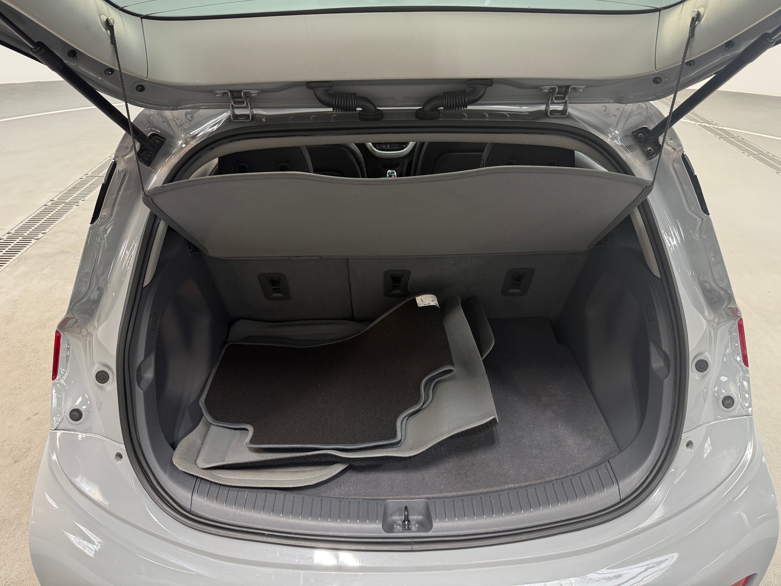 Thumbnail: 2020 Chevrolet Bolt EV - 6