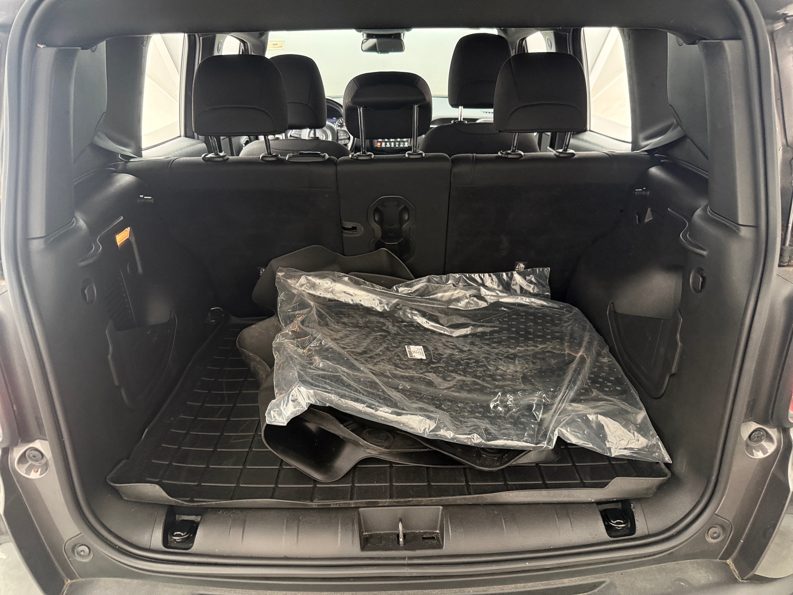 Thumbnail: 2021 Jeep Renegade - 7