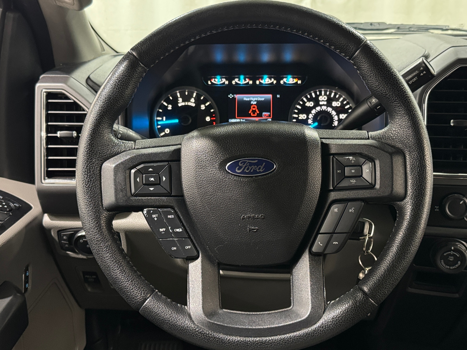 Thumbnail: 2016 Ford Econoline - 5