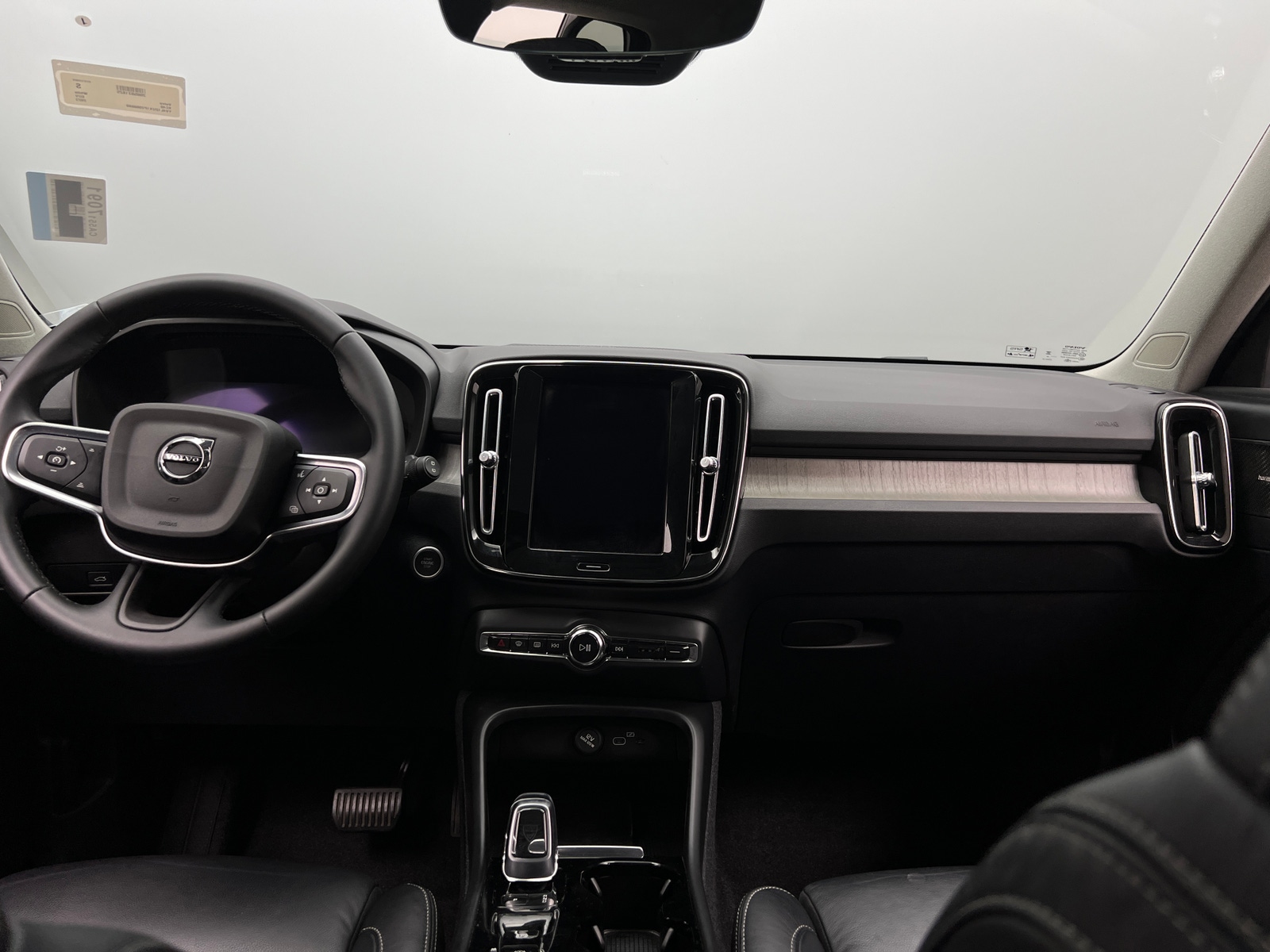 Thumbnail: 2023 Volvo XC40 - 2