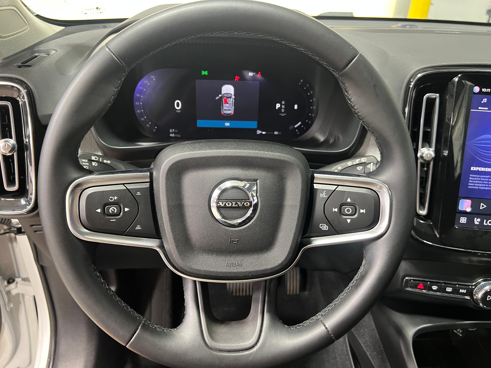 Thumbnail: 2023 Volvo XC40 - 4