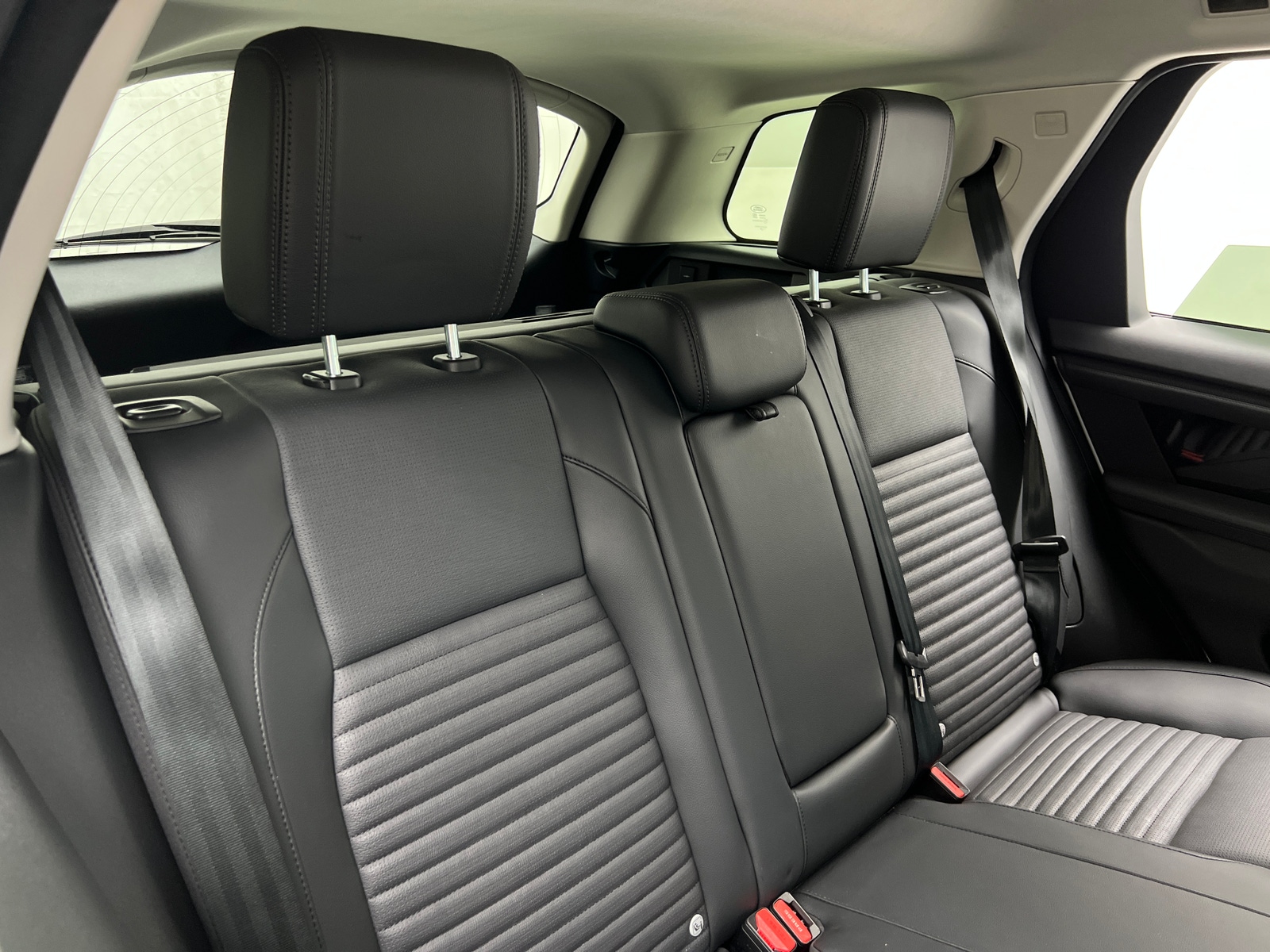 Thumbnail: 2024 Land Rover Discovery Sport - 5