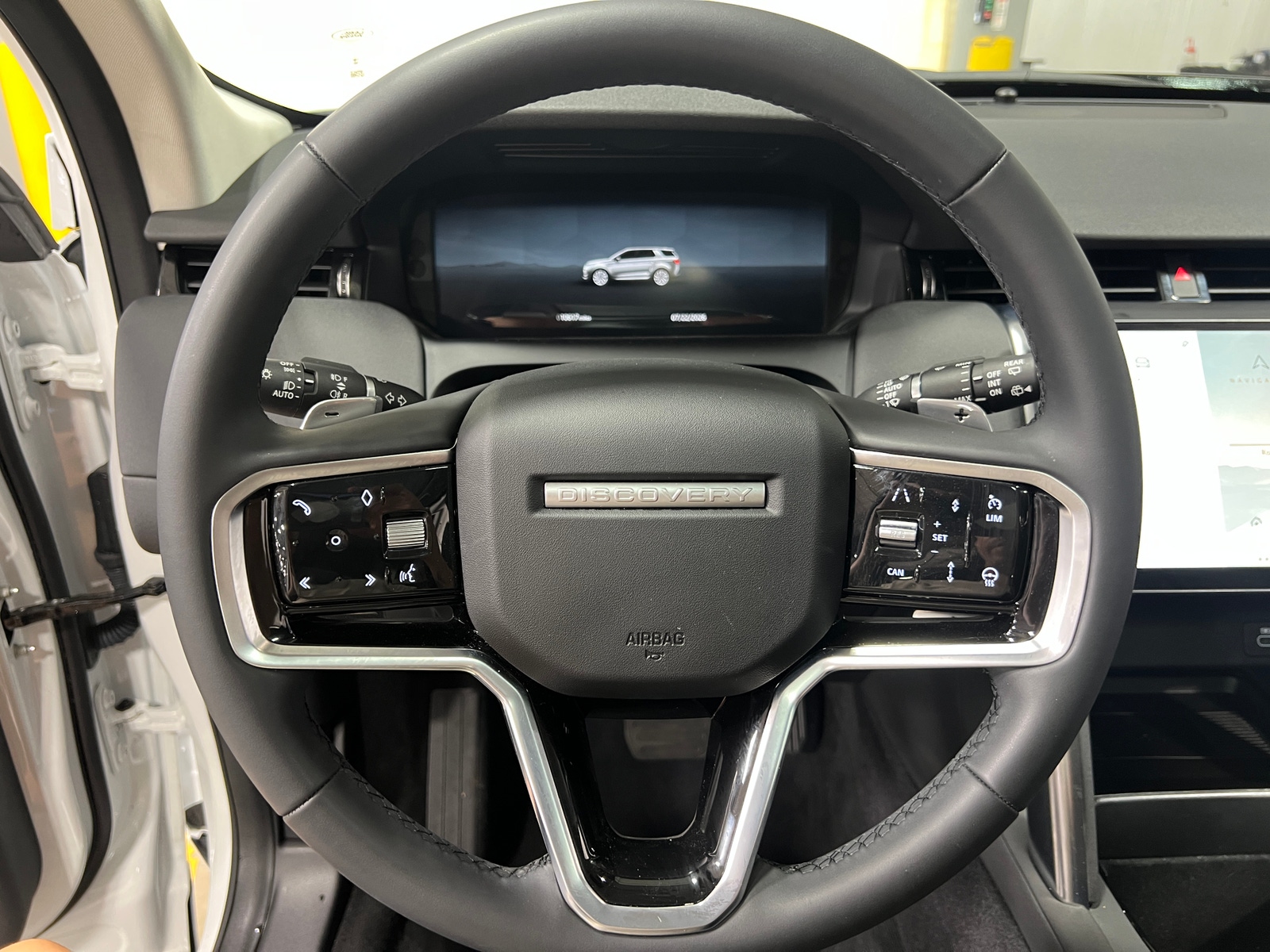 Thumbnail: 2024 Land Rover Discovery Sport - 4
