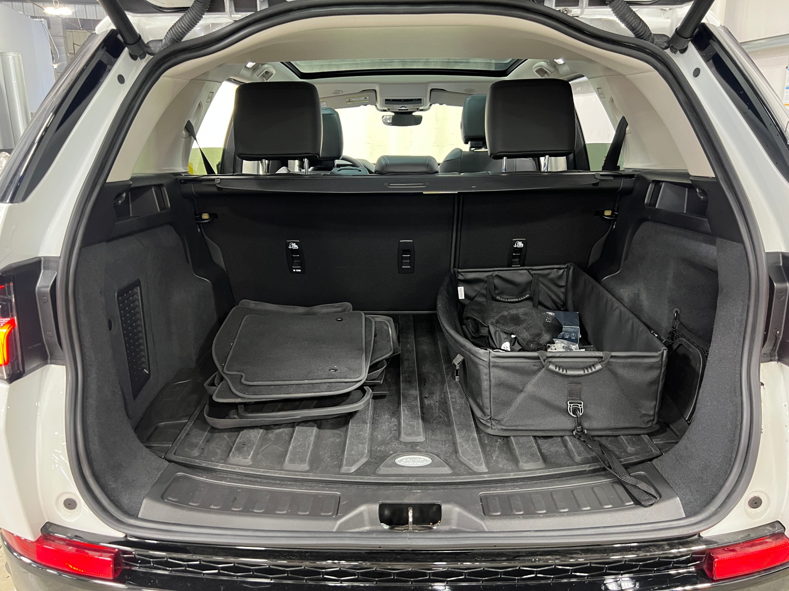 Thumbnail: 2024 Land Rover Discovery Sport - 6