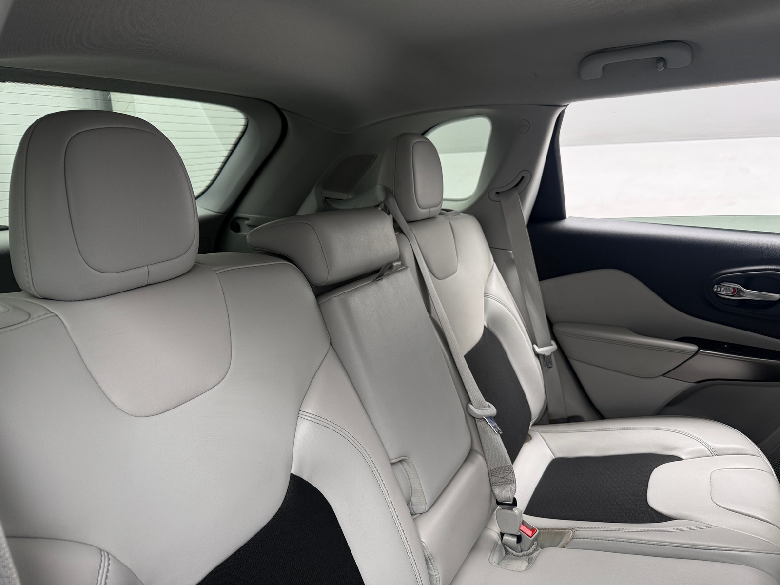 Thumbnail: 2020 Jeep Cherokee - 6