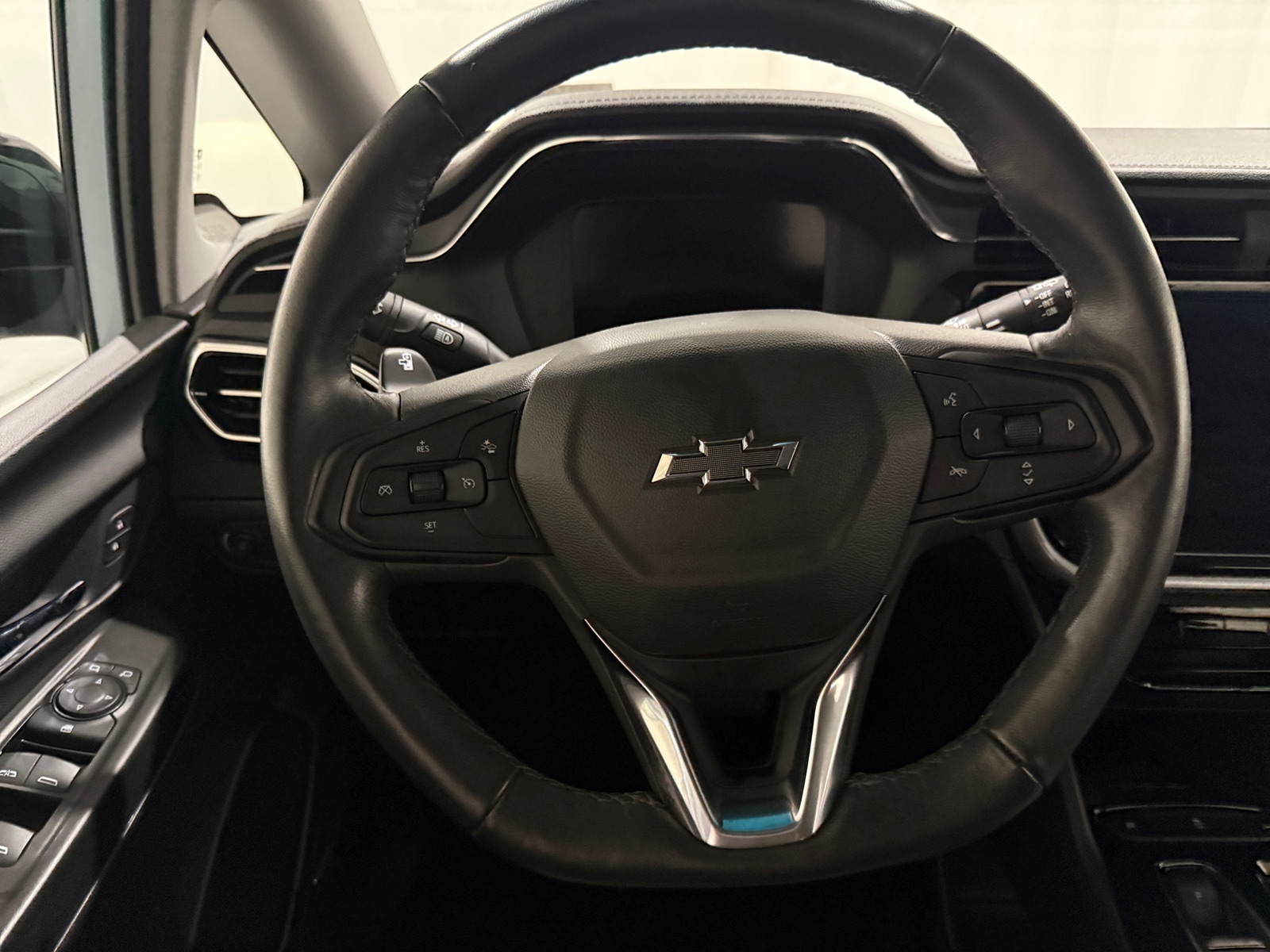 Thumbnail: 2023 Chevrolet Bolt EV - 4