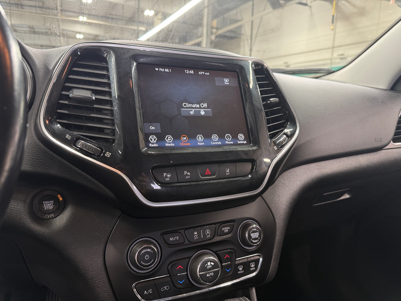 Thumbnail: 2021 Jeep Cherokee - 3
