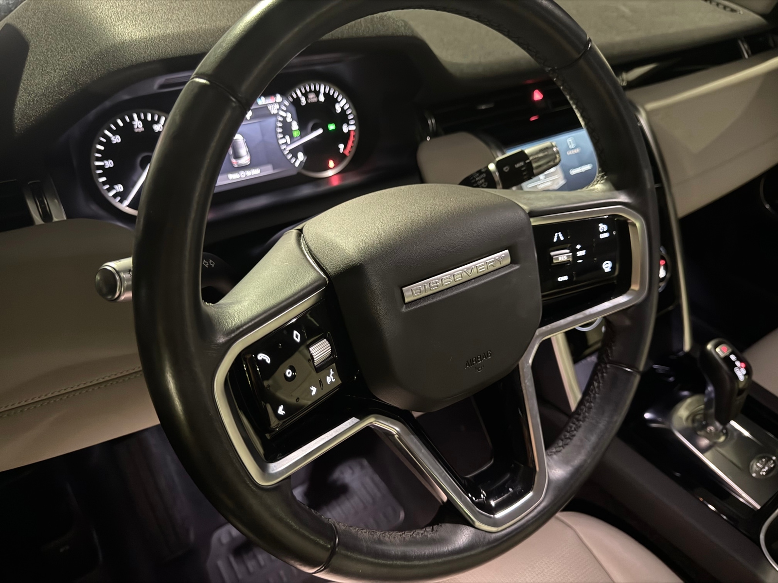 Thumbnail: 2021 Land Rover Discovery Sport - 4