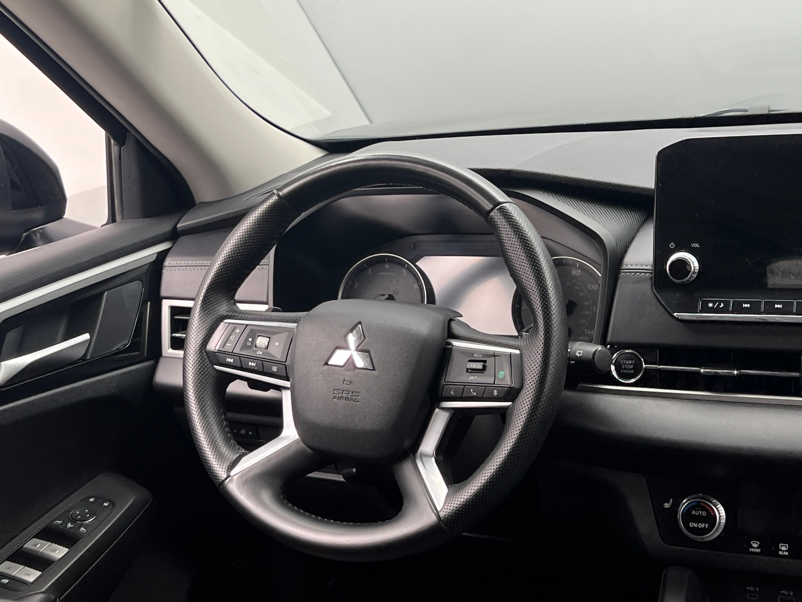 Thumbnail: 2024 Mitsubishi Outlander - 5